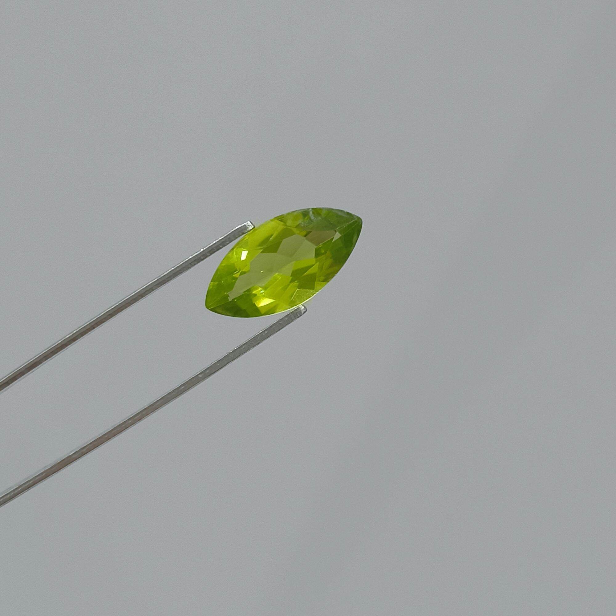 P250- ĐÁ PERIDOT XANH LÁ THIÊN NHIÊN KHÔNG XỬ LÝ
