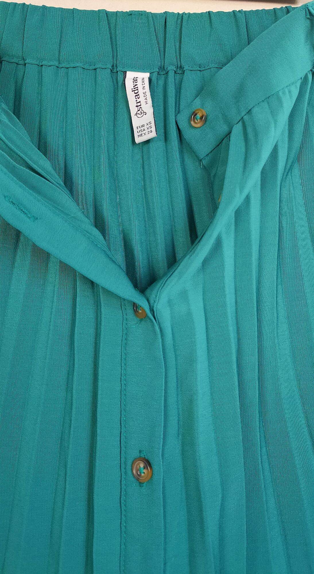 Chân váy Stradivarius sz Xs, Auth, new 99%
