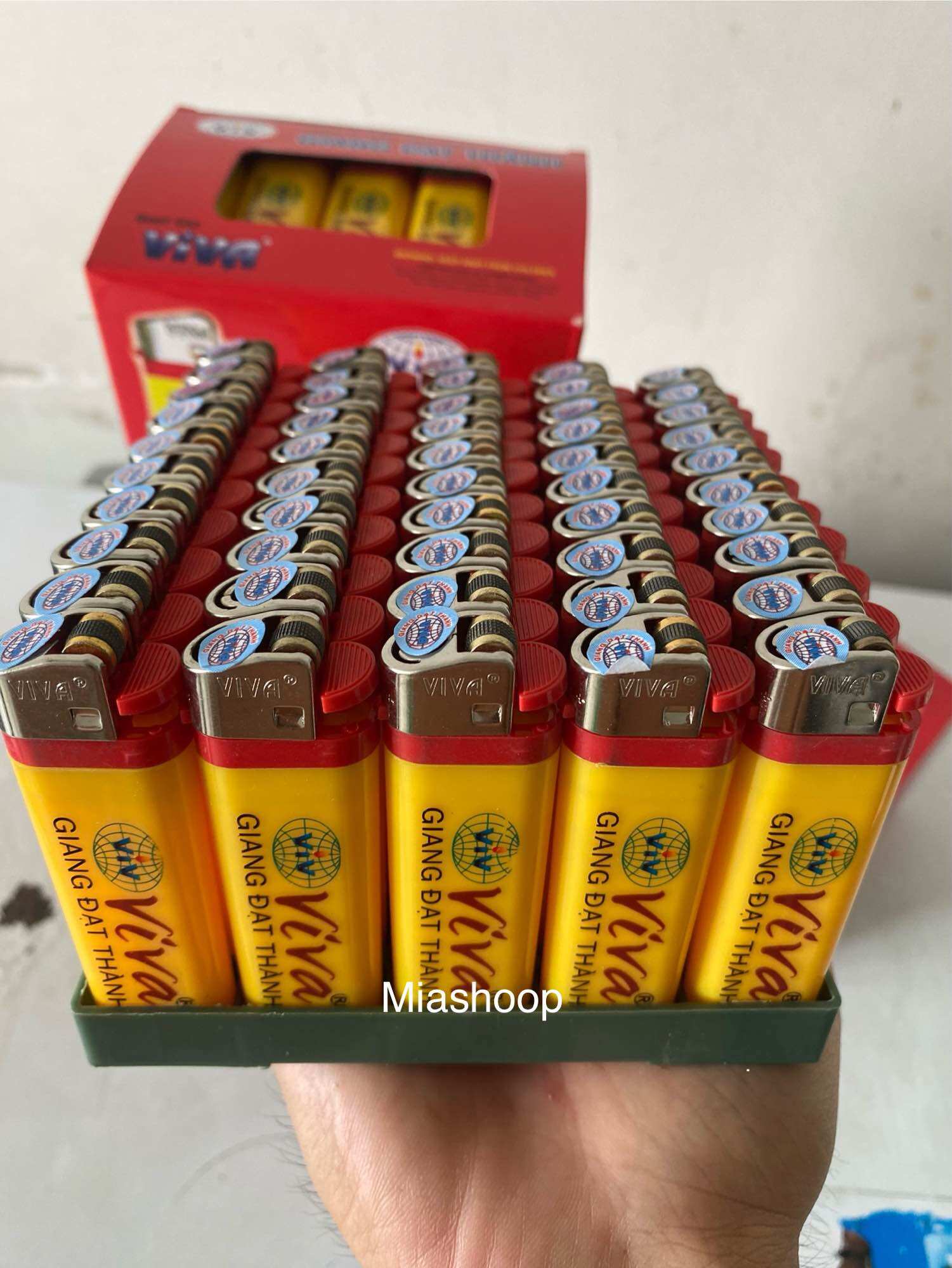 Bật lửa viva chữ vàng hộp 50 cái