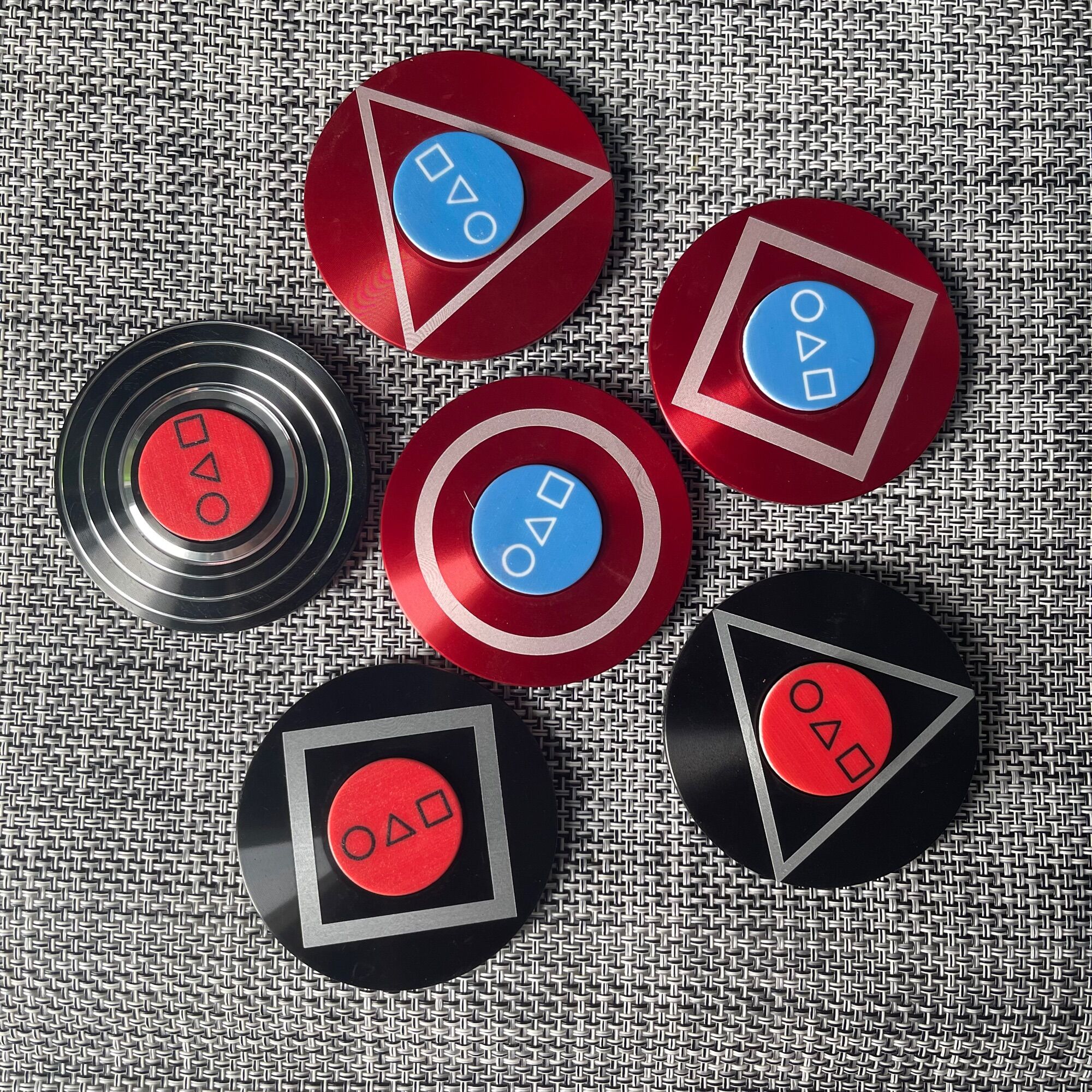 Đồ Chơi Con Quay Cao Cấp Fidget Spinner Squid Game ( Trò Chơi Con Mực ) Giảm Stress giảm áp lực