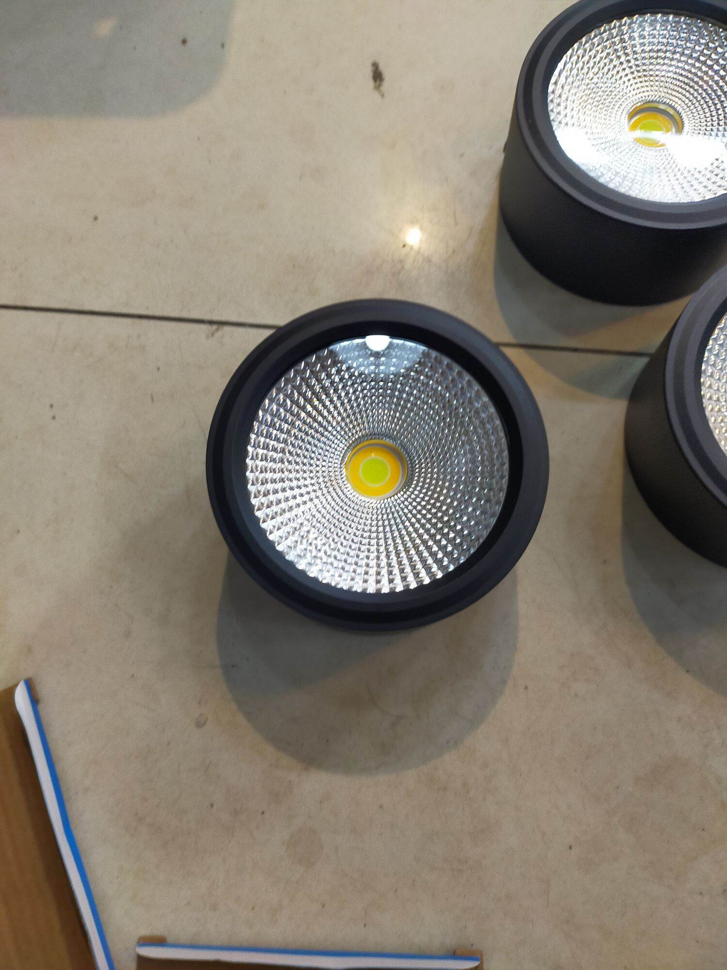 Đèn led ống bơ lắp nổi trần12w 3 màu