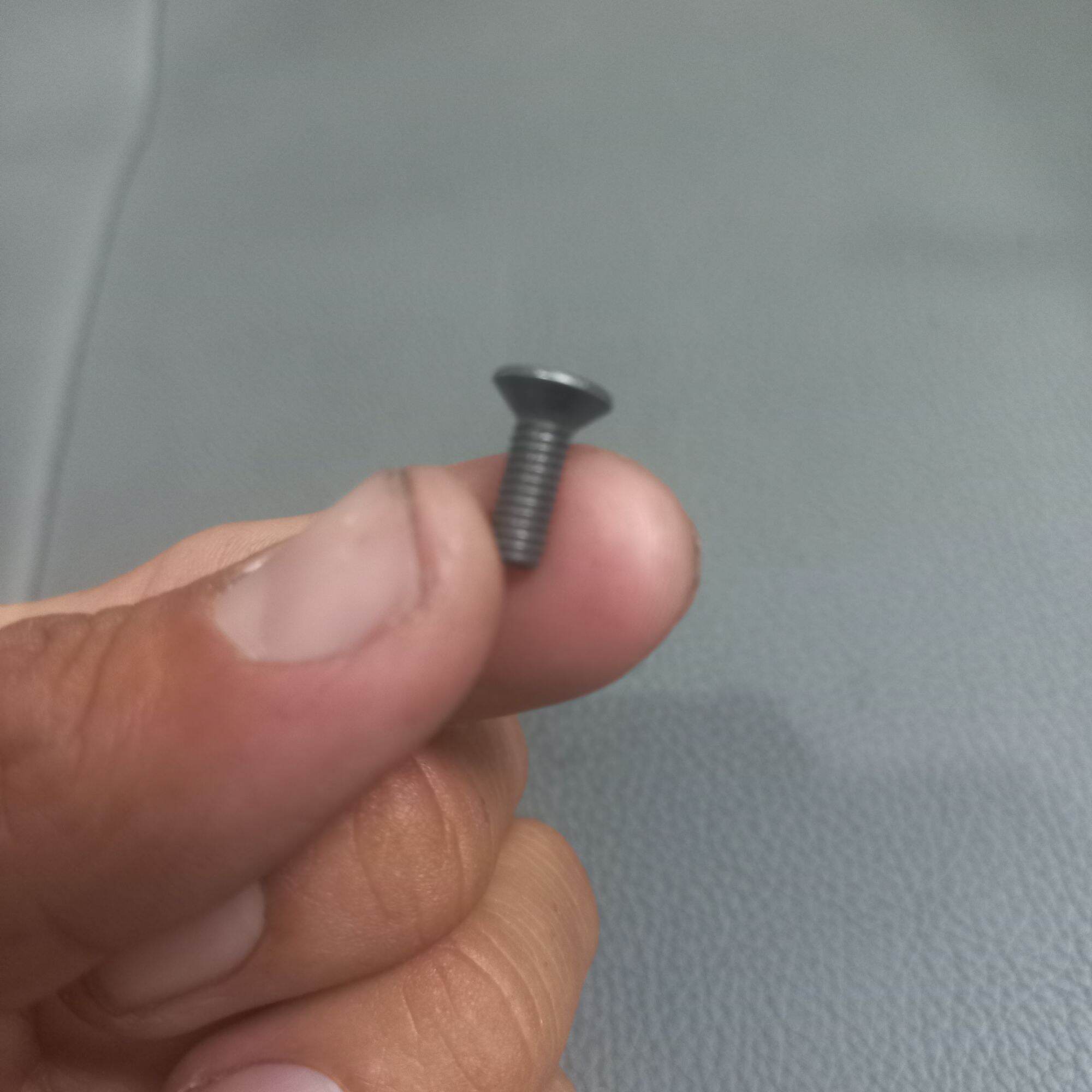 Ốc bắt Nắp cùm dầu ( Gắn được tất cả dòng xe )
