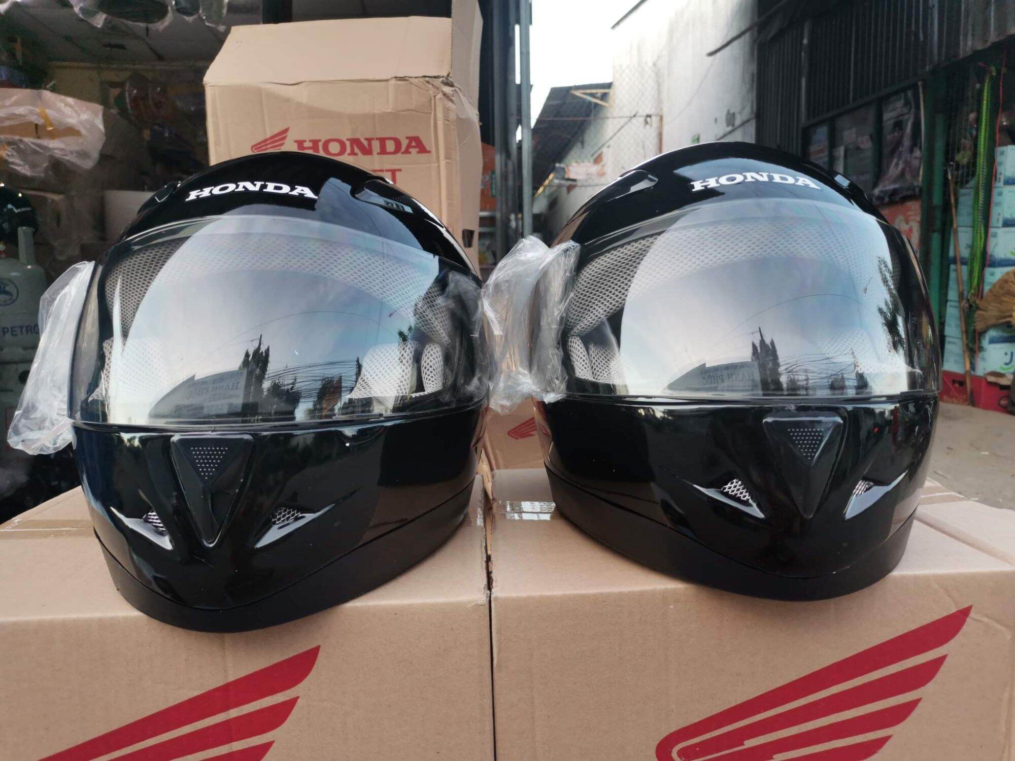 Nón Honda fullface có trầy xước do vận chuyển