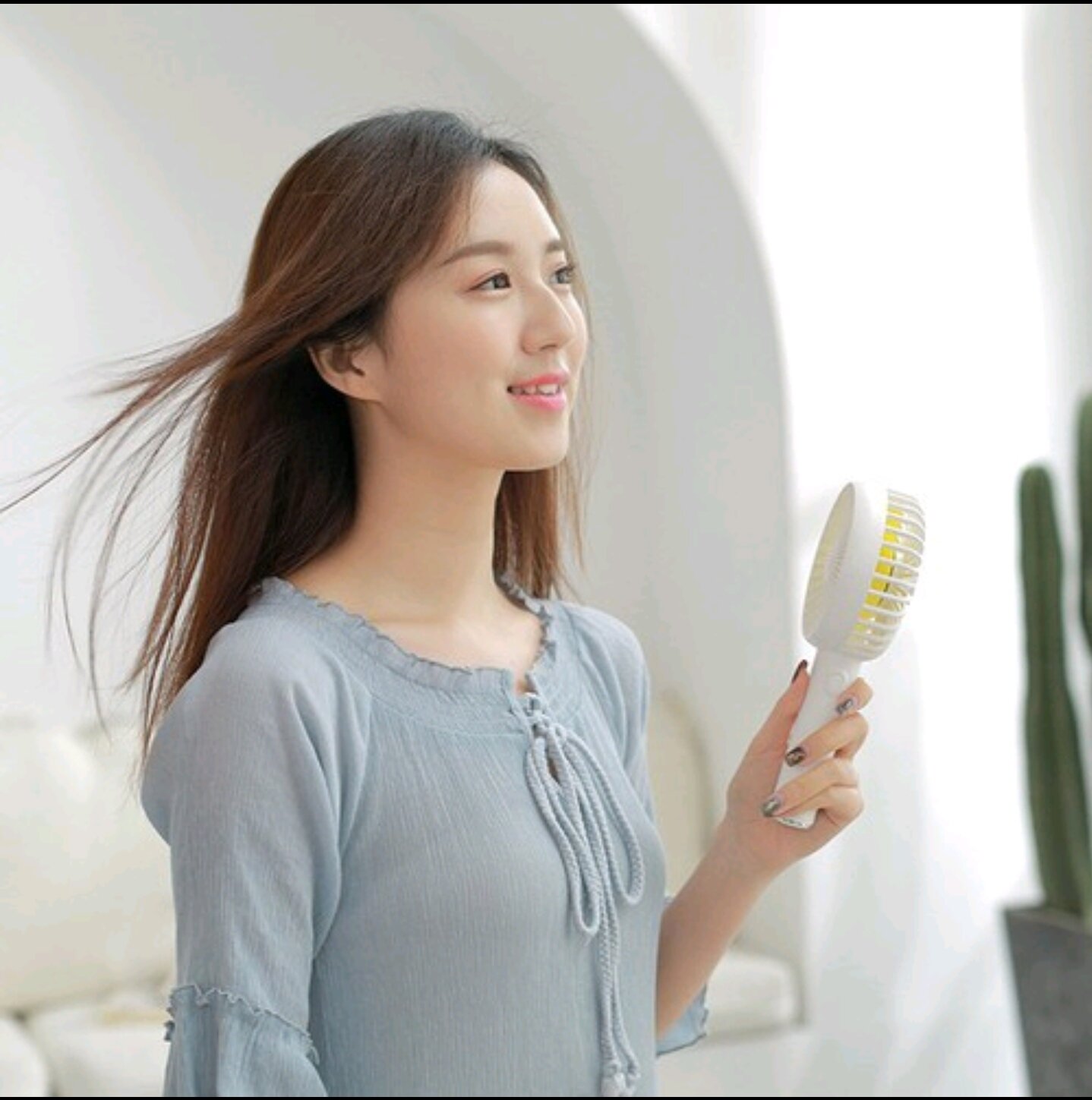 Quạt Mini Tích Điện Cầm Tay 3 Chế Độ Gió