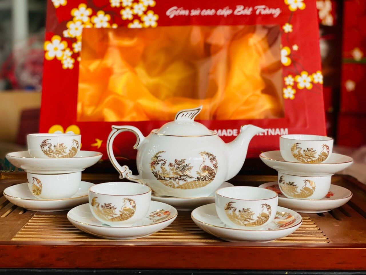 Bộ ấm trà gốm sứ Bát Tràng cao cấp.