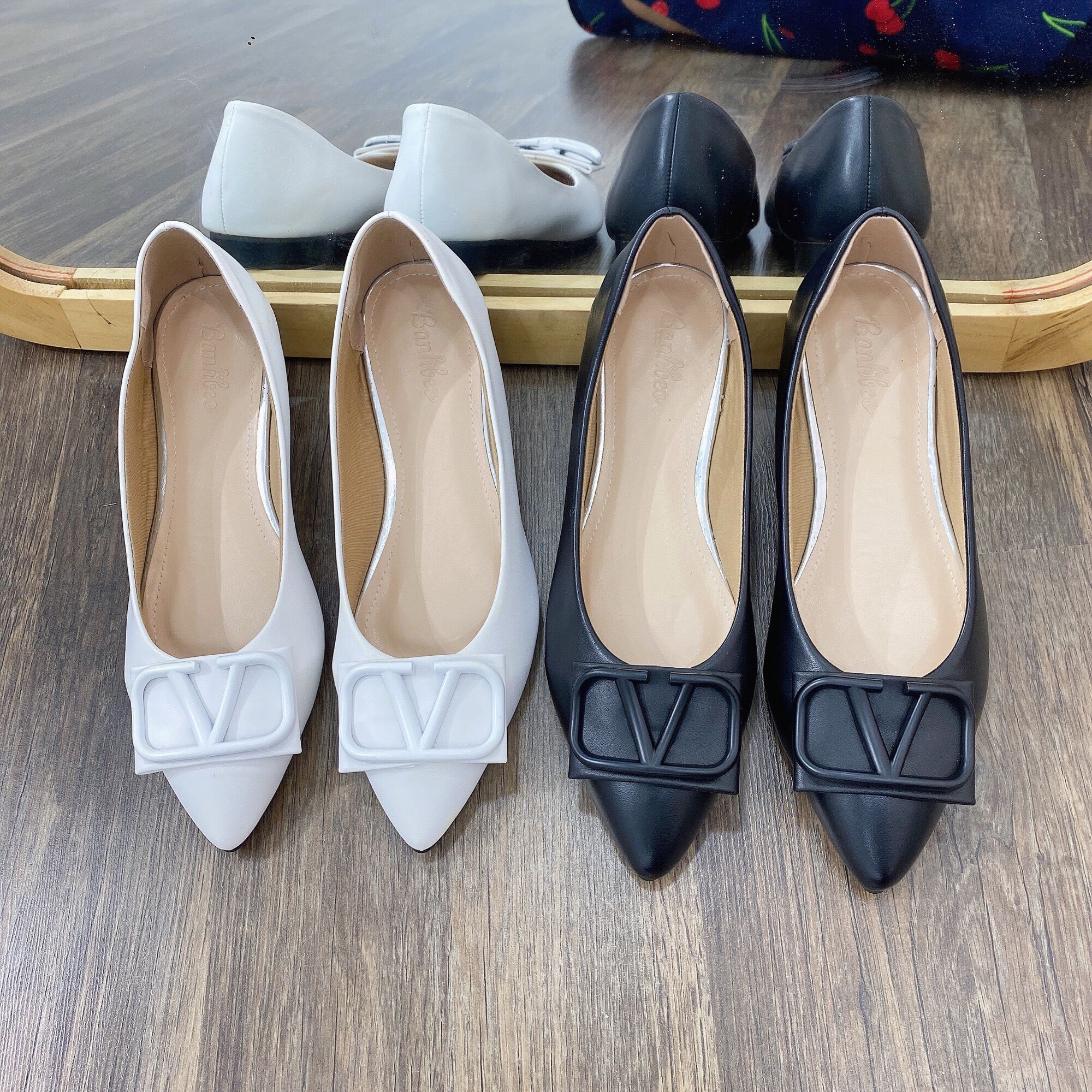 Giày búp bê bệt , khoá v sang