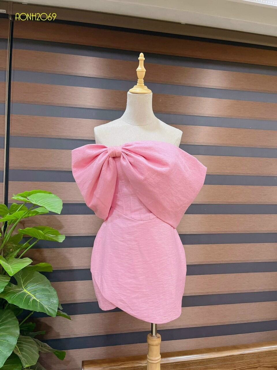 ĐẦM TRỄ VAI NƠ TRÉO