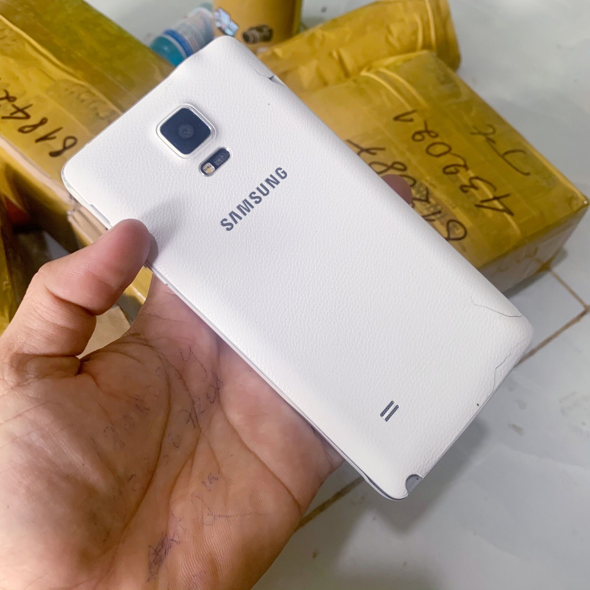 Samsung Note4 vỡ màn gọi còn đổ chuông cho anh em về lấy linh kiện