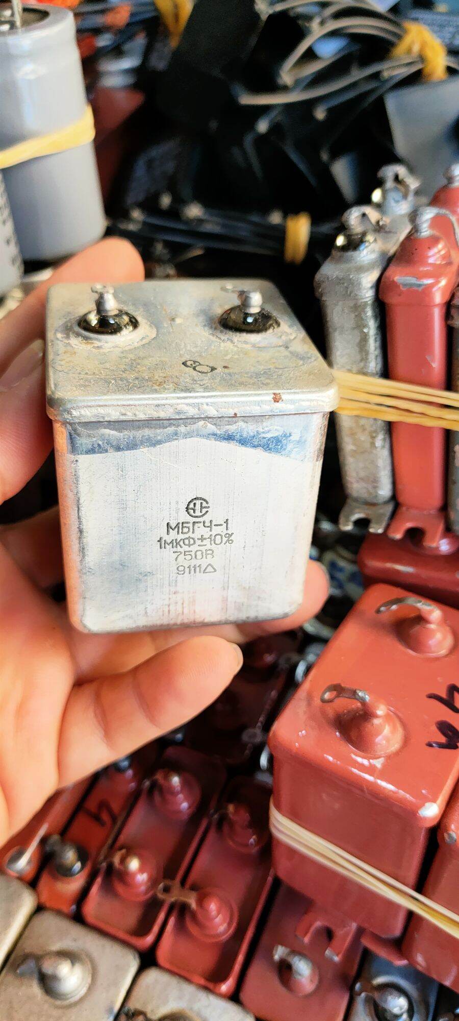 Tụ nga 1uf 750v