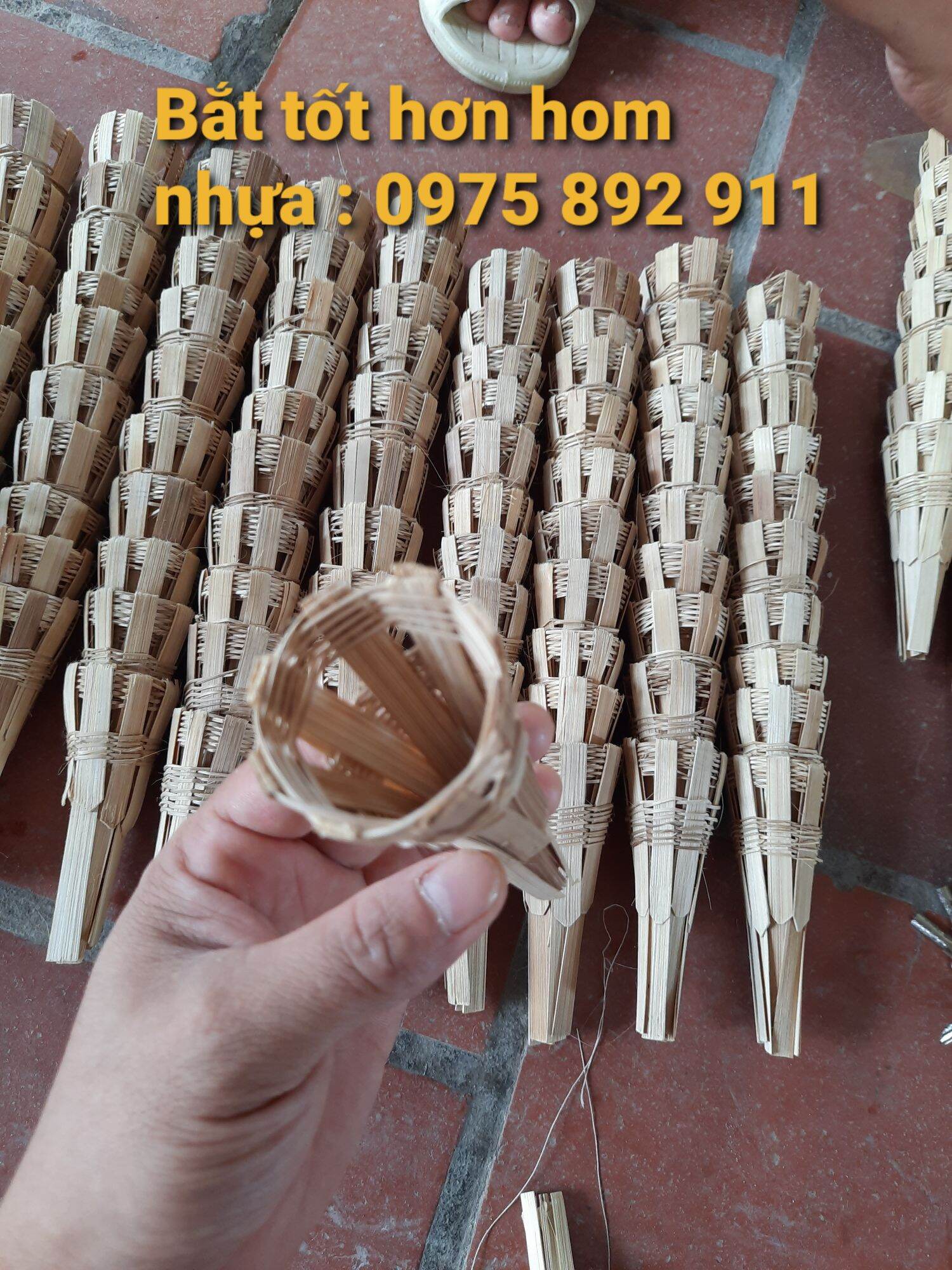 Hom lươn bằng tre