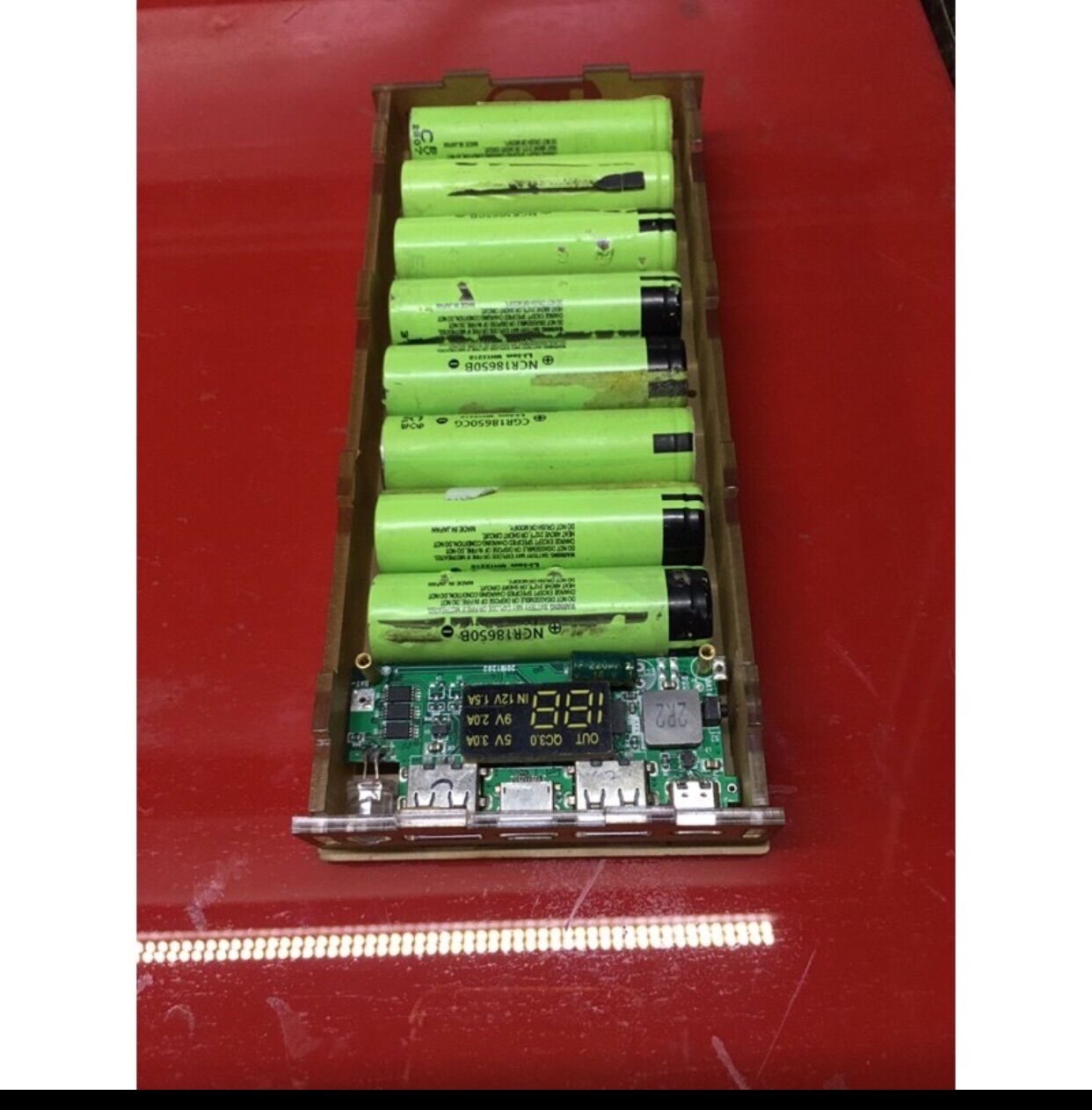 Box mica sạc dự phòng 8 cell QC 4.0- 22w