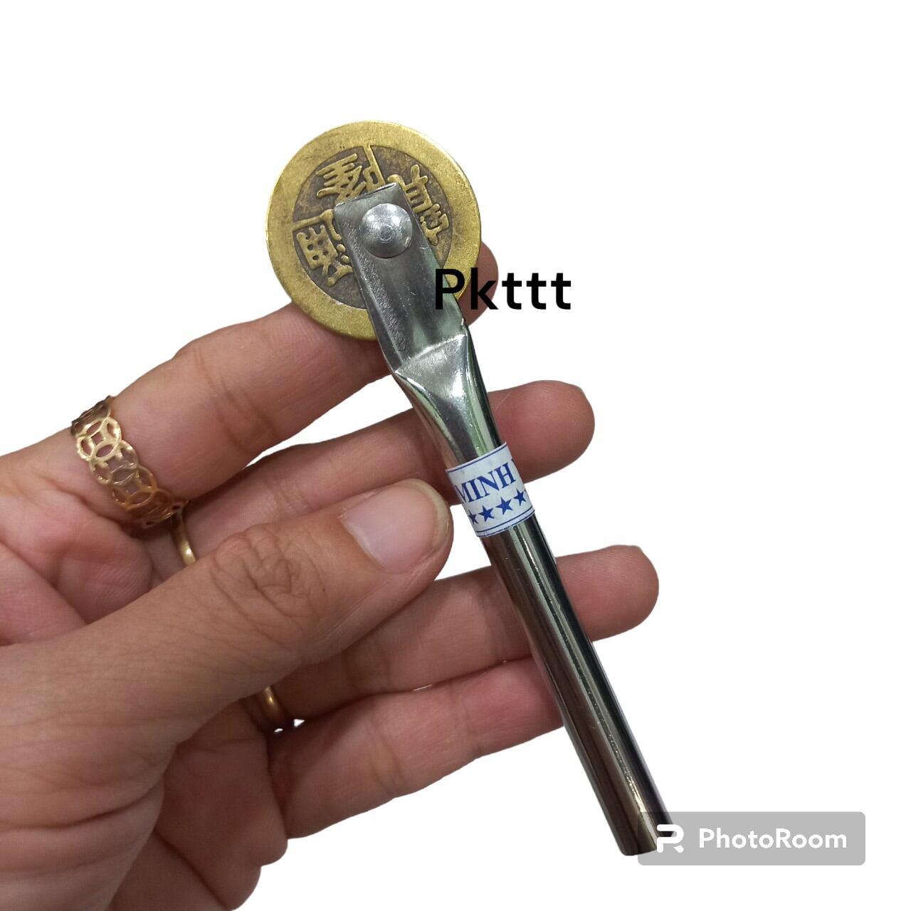 Đồng xu cạo gió cán gỗ (dài 10cm)