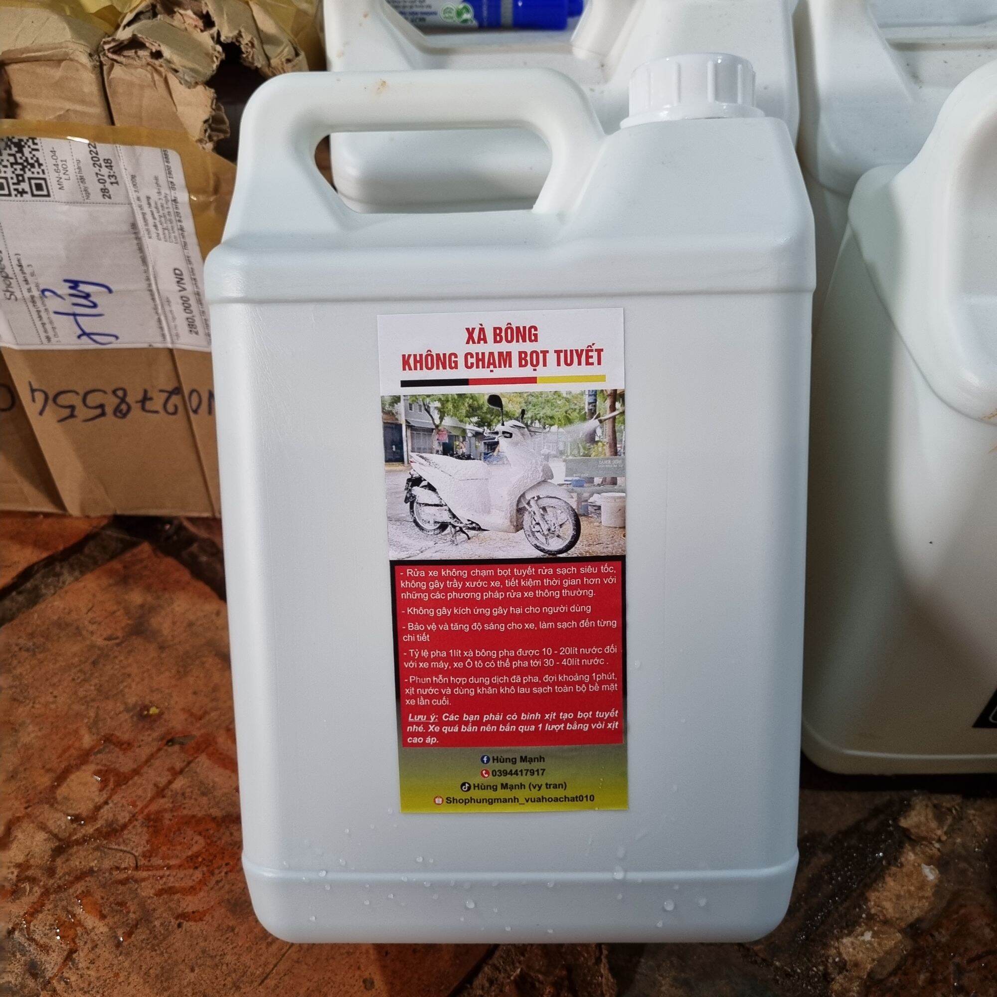 Dung dịch rửa xe không chạm bọt tuyết