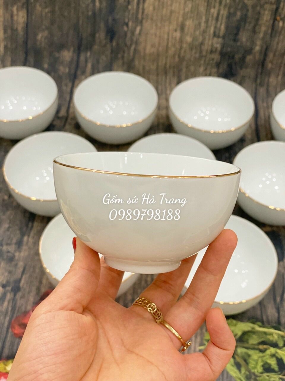 Một bát cơm gốm sứ Bát Tràng cao cấp trắng viền vàng sang chảnh