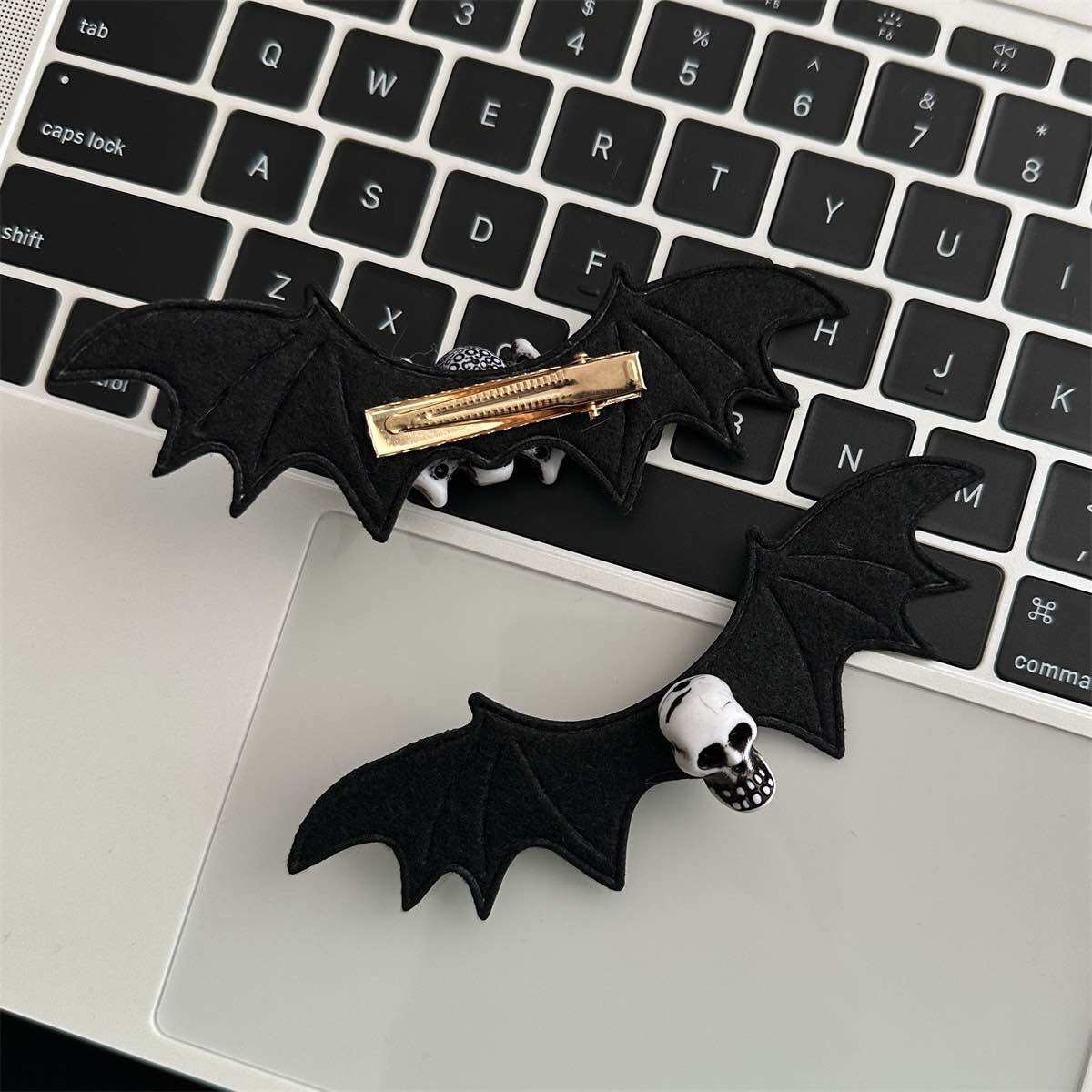 Kẹp tóc hình cánh dơi halloween độc lạ