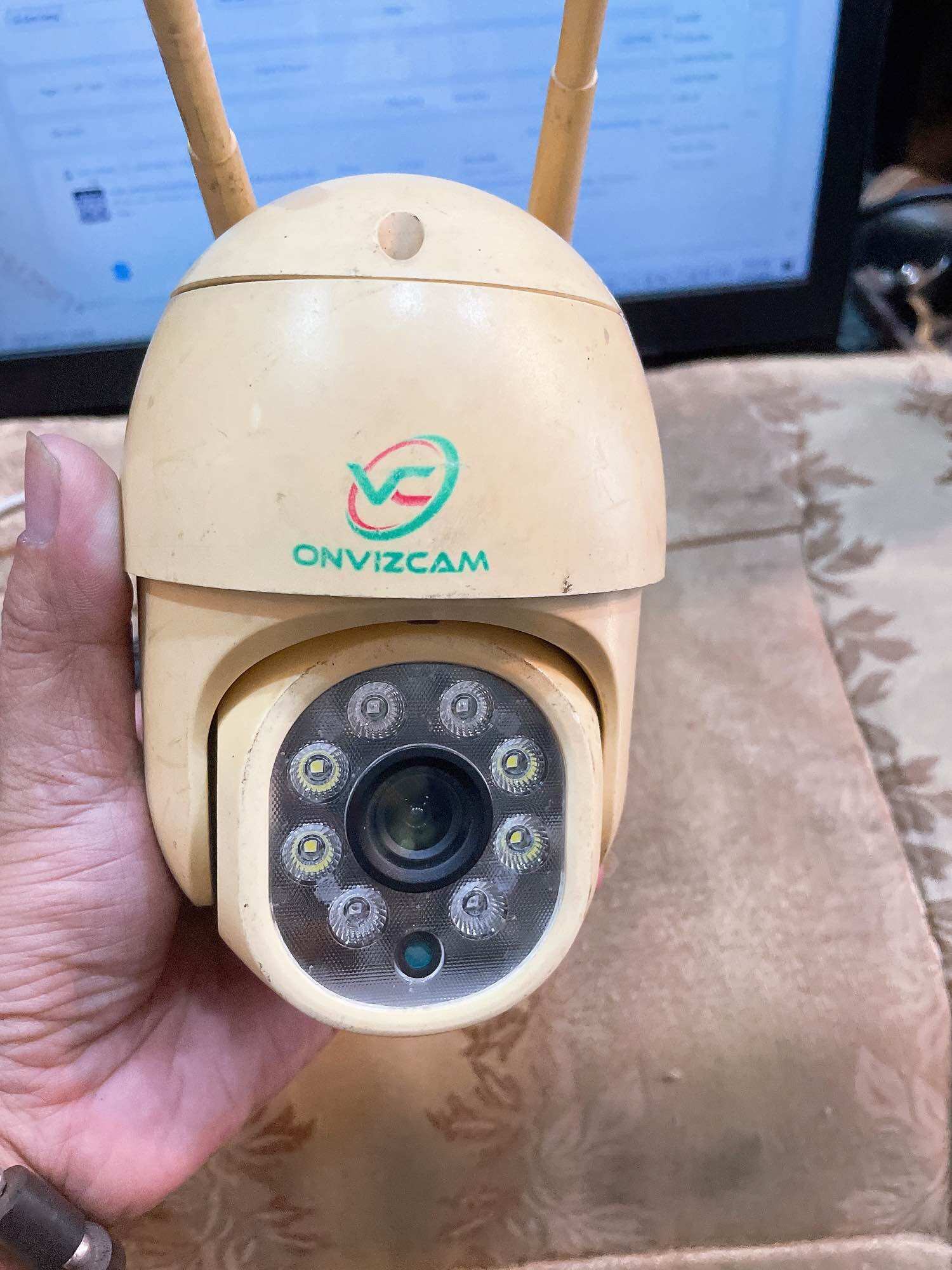 Cam camera CareCam ngoài trời đã qua sử dụng