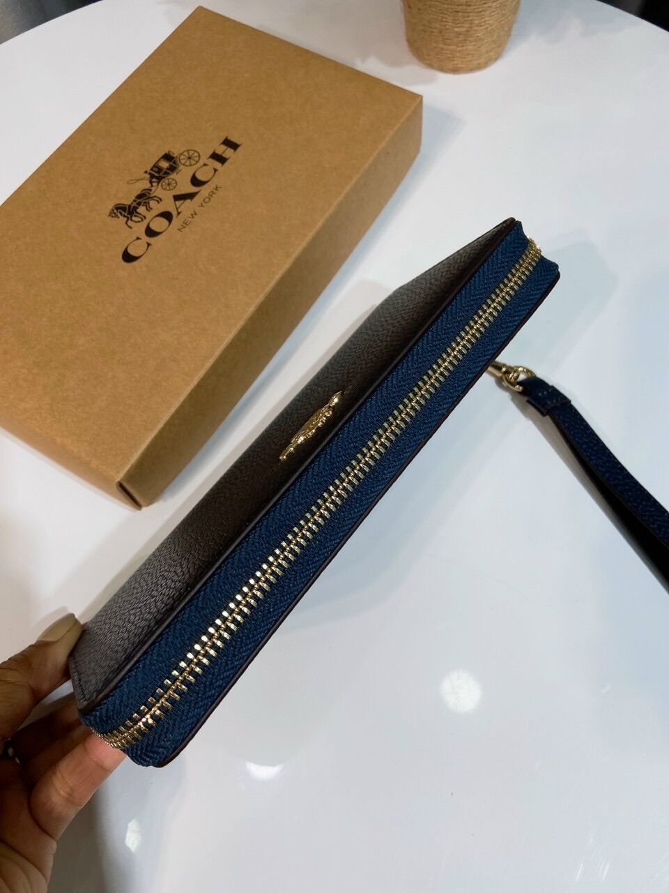 Ví dài Coach Long Zip Aruond Wallet