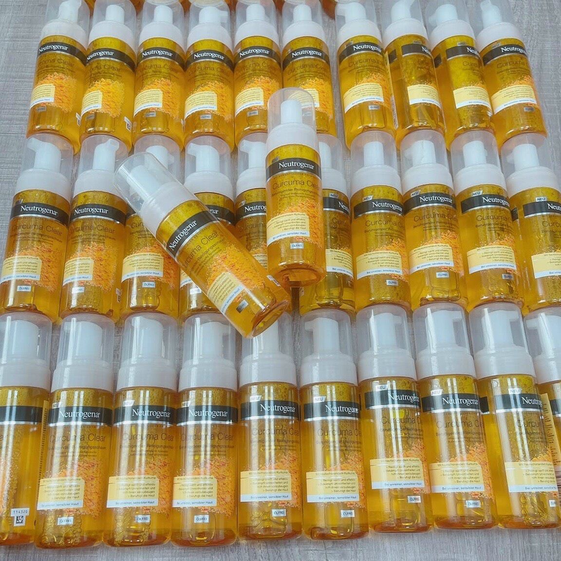 SỮA RỬA MẶT TẠO BỌT TINH CHẤT NGHỆ NEUTROGENA PHÁP 150ml