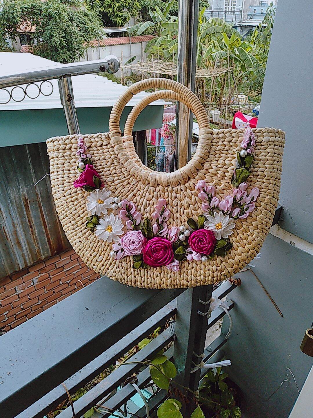 Túi xách nữ lục bình gắn hoa , túi cói đi biển cầm tay vintage
