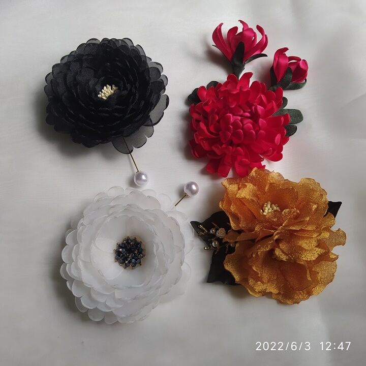 Hoa cúc chùm cài áo handmade Canto màu đỏ