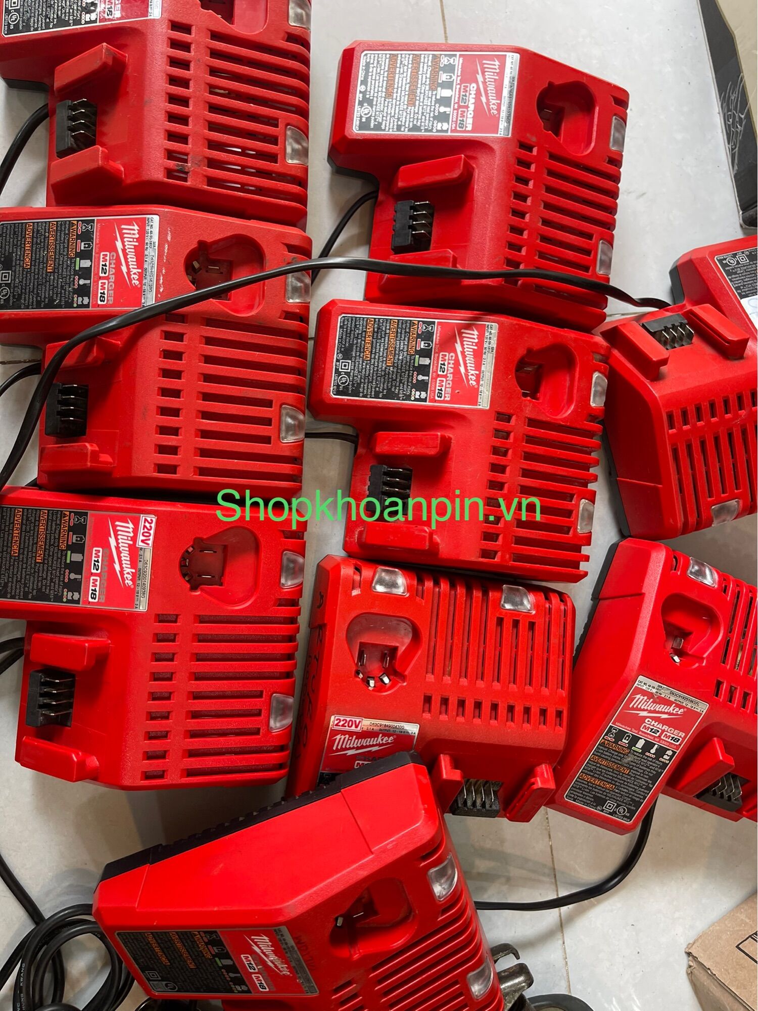 Sac milwaukee m18 , milwaukee m12 220v