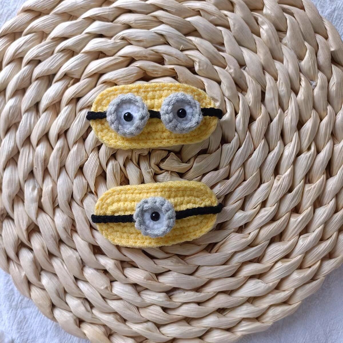 Kẹp tóc hình Minion bằng len handmade