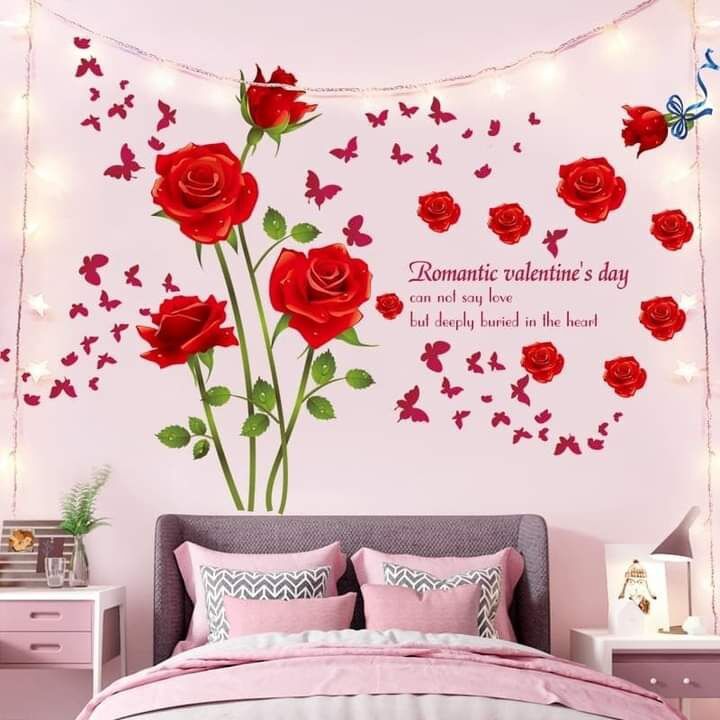 Decal dán tường phòng ngủ hoa hồng và cặp đôi