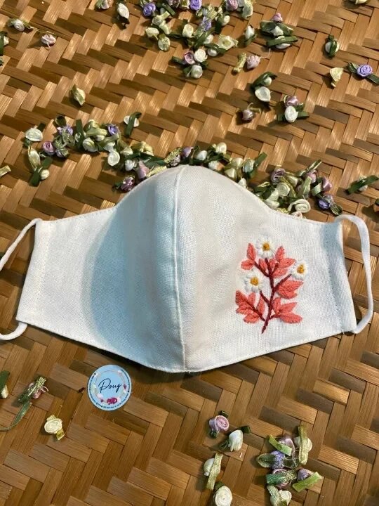 Khẩu trang thêu tay vải linen (handmade by Pong)