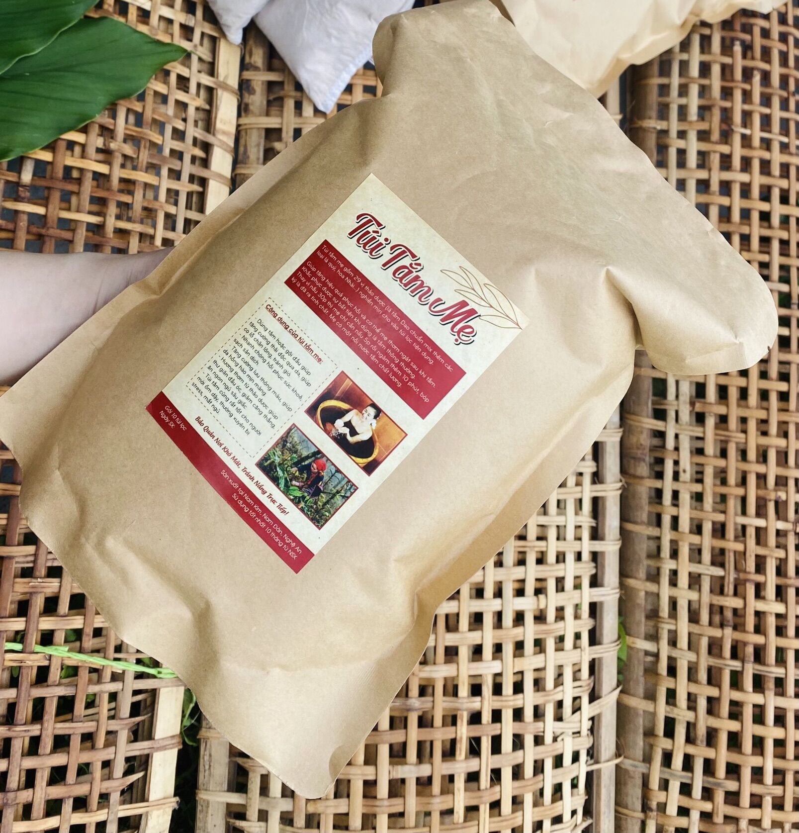 Lá tắm sau sinh người Dao đỏ cho mẹ