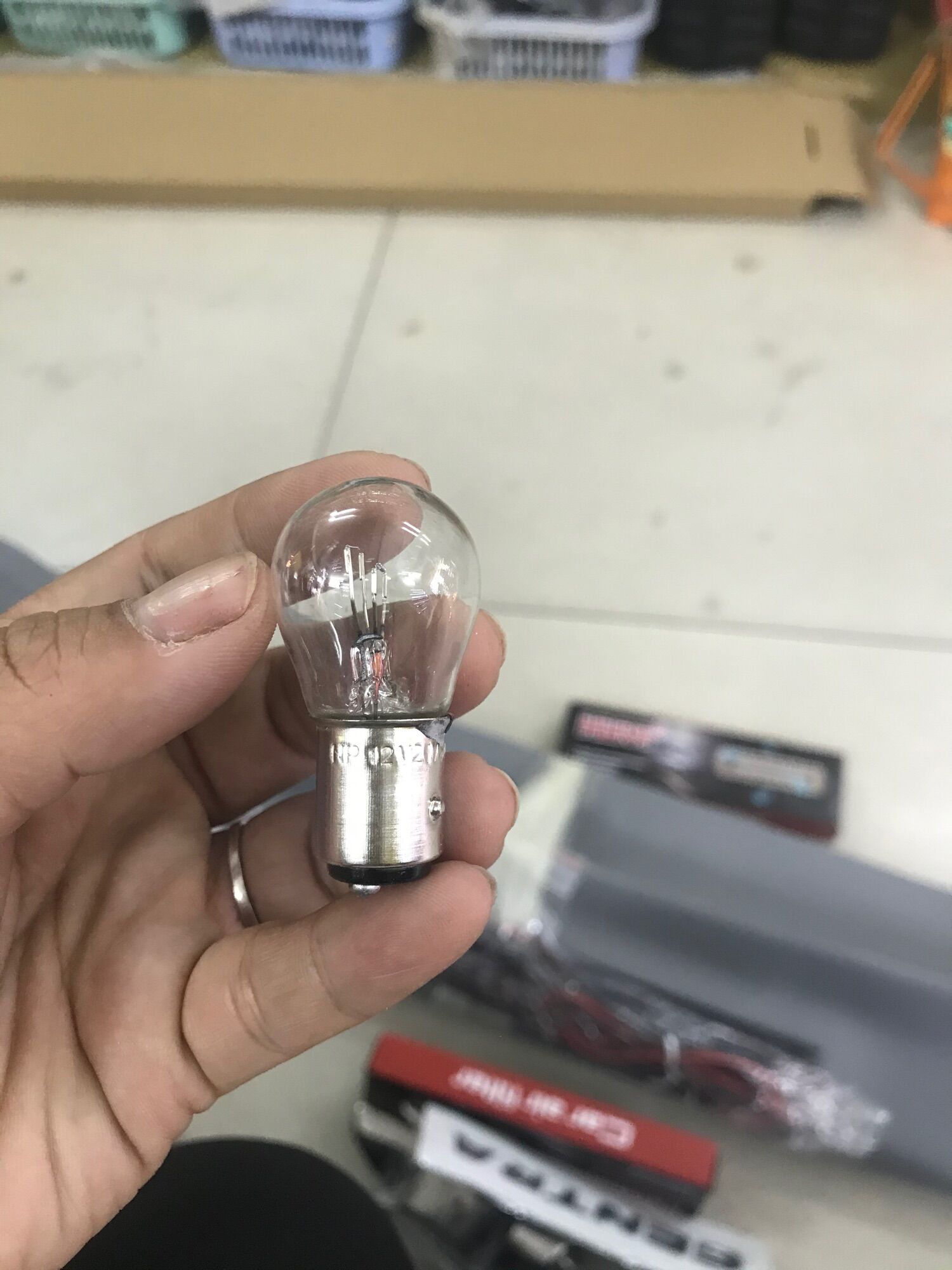 Bóng đèn lái 2tim 5w , giá 1 bóng hàng thường