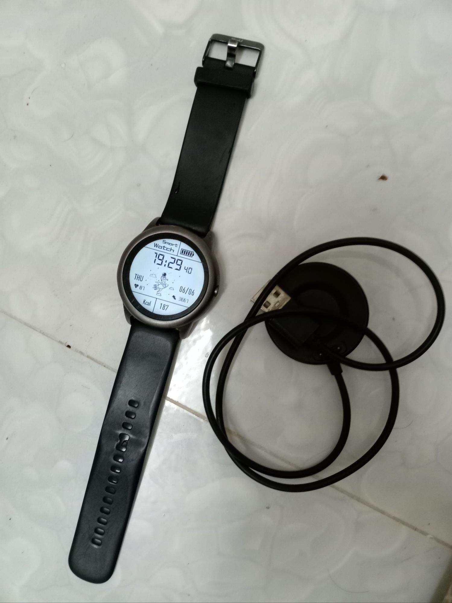 Đồng hồ thông minh BeU kèm dây sạc