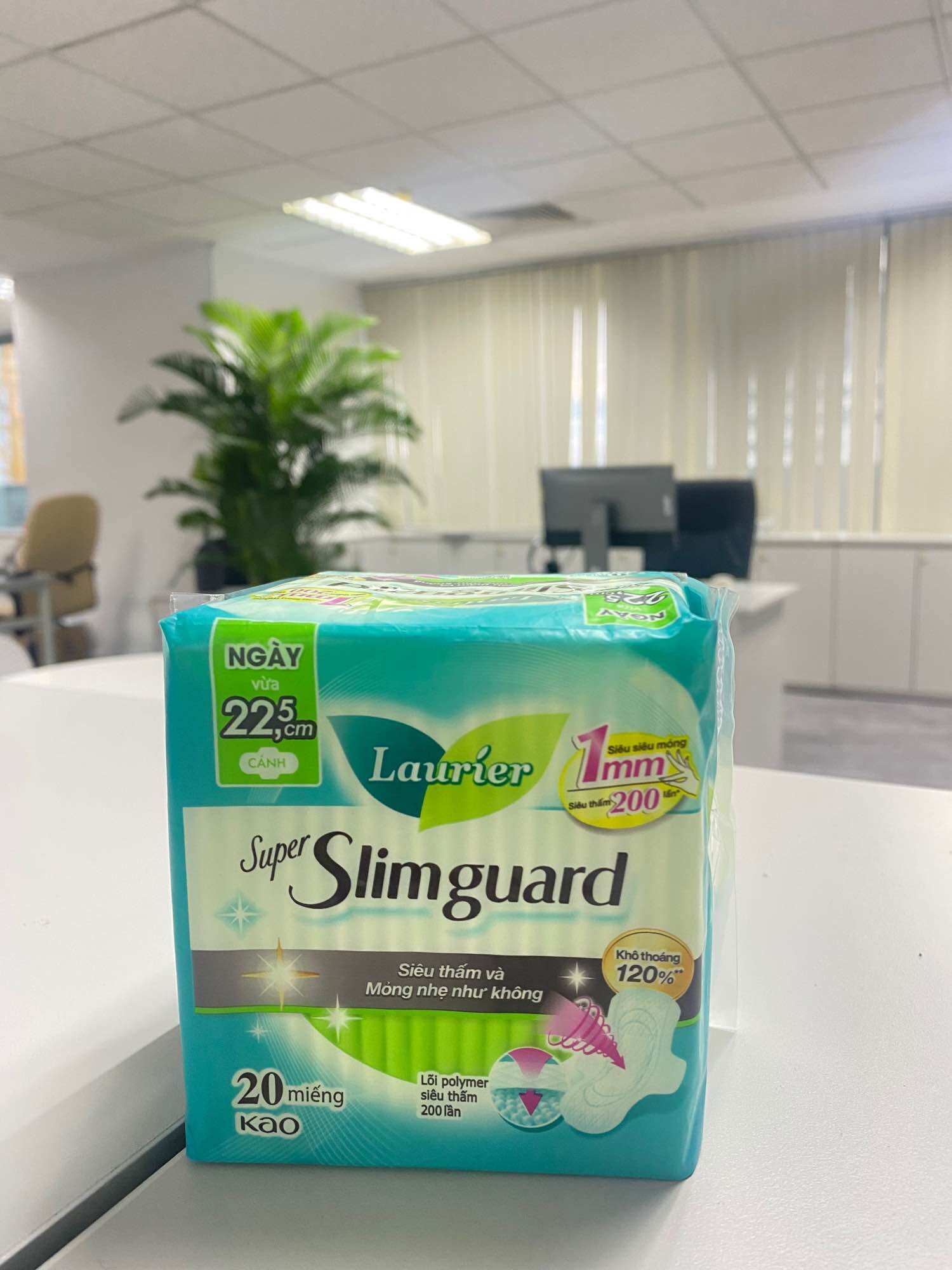 Băng vệ sinh ban ngày laurier siêu mỏng bảo vệ 1mm 10 miếng/20 miếng