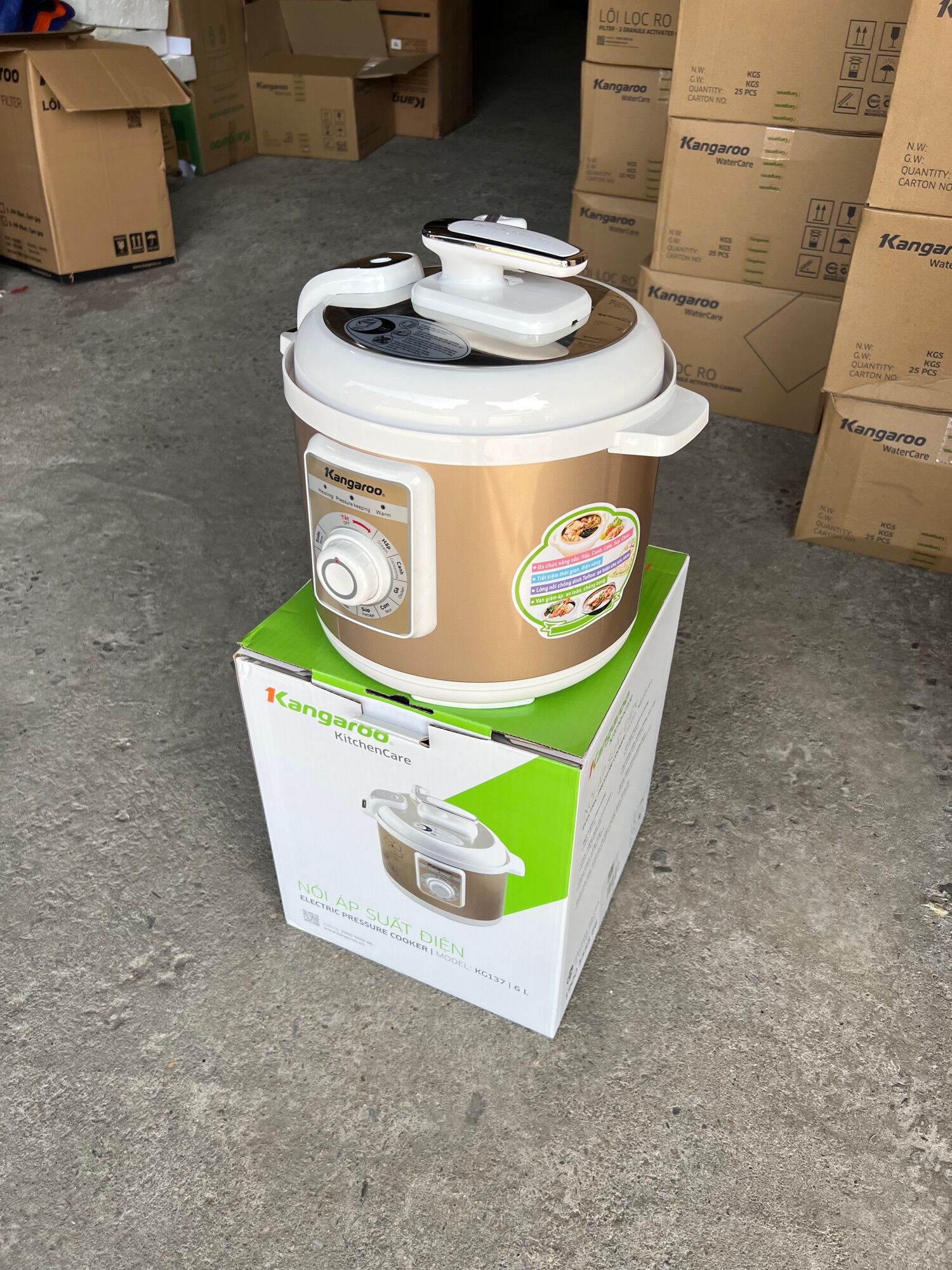 Nồi Áp Suất Kangaroo Kg137 Loại Cơ 6 Lít