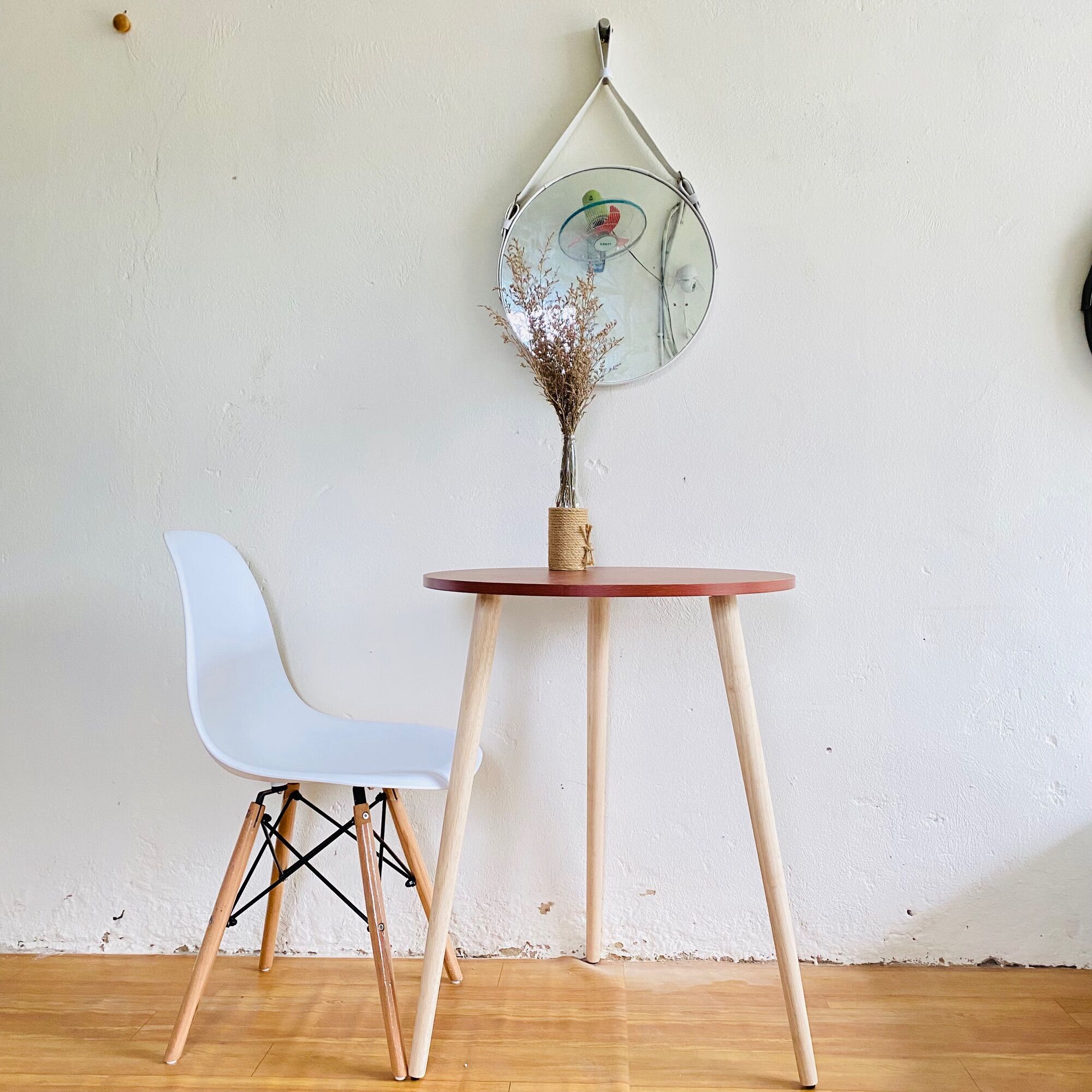 Bàn Ăn Mặt Ván Đỏ Hình Tròn Chân Gỗ Cao 75cm