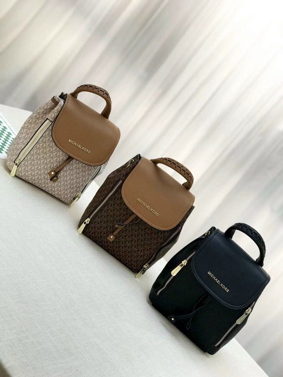 Balo MK mini dây rút 2 ngăn kéo phía trước