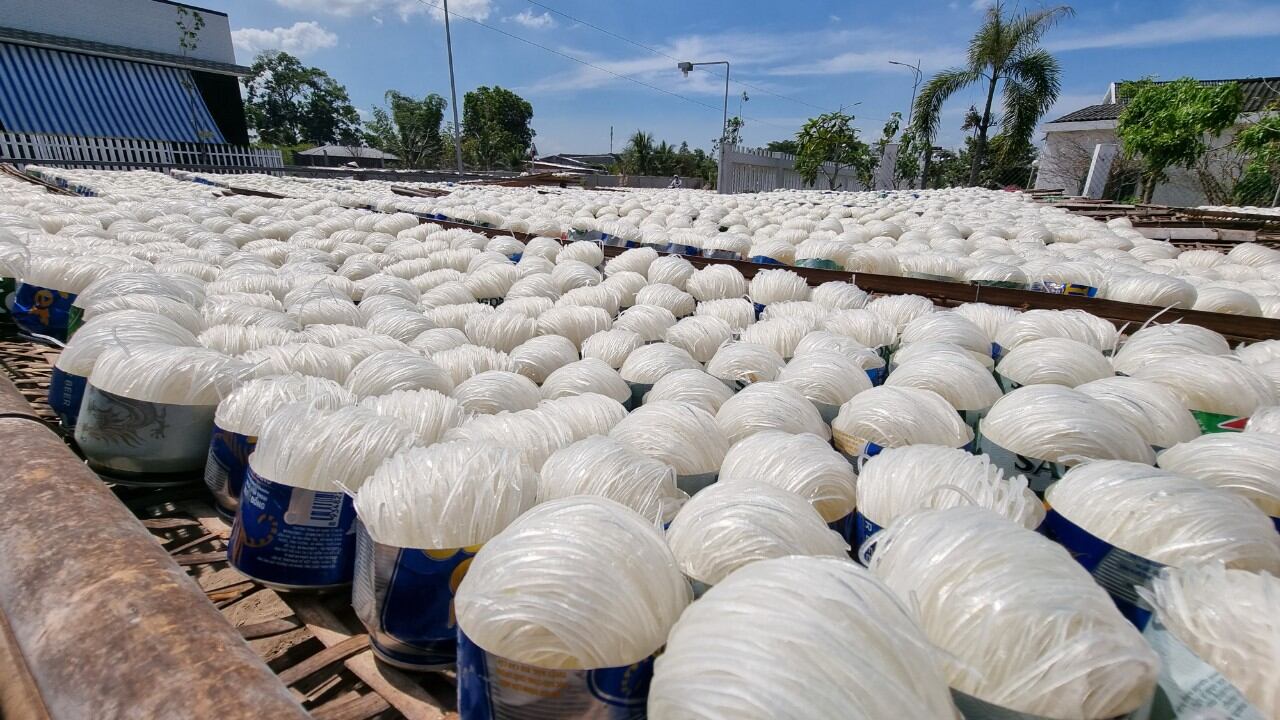 [500gram]  Hủ Tiếu Vắt (Cuộn) Khô / Sa Đéc - Đồng Tháp
