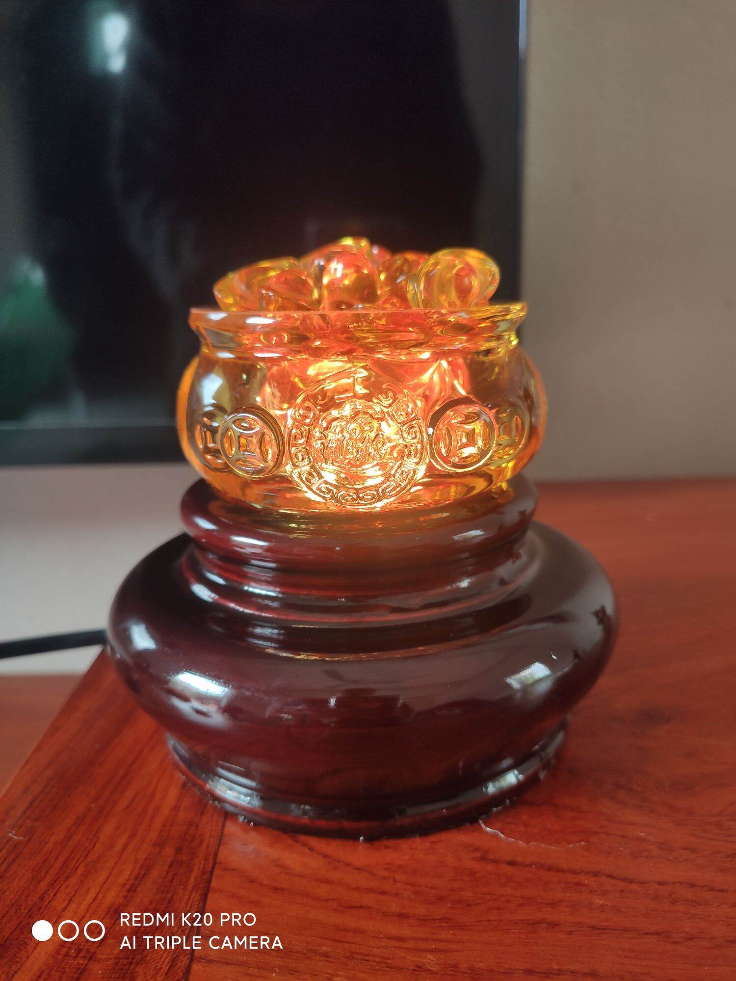 Chân Đế đặt quả cầu phong thủy , đặt bát tụ bảo., ( có đèn đổi màu ),,không quay.