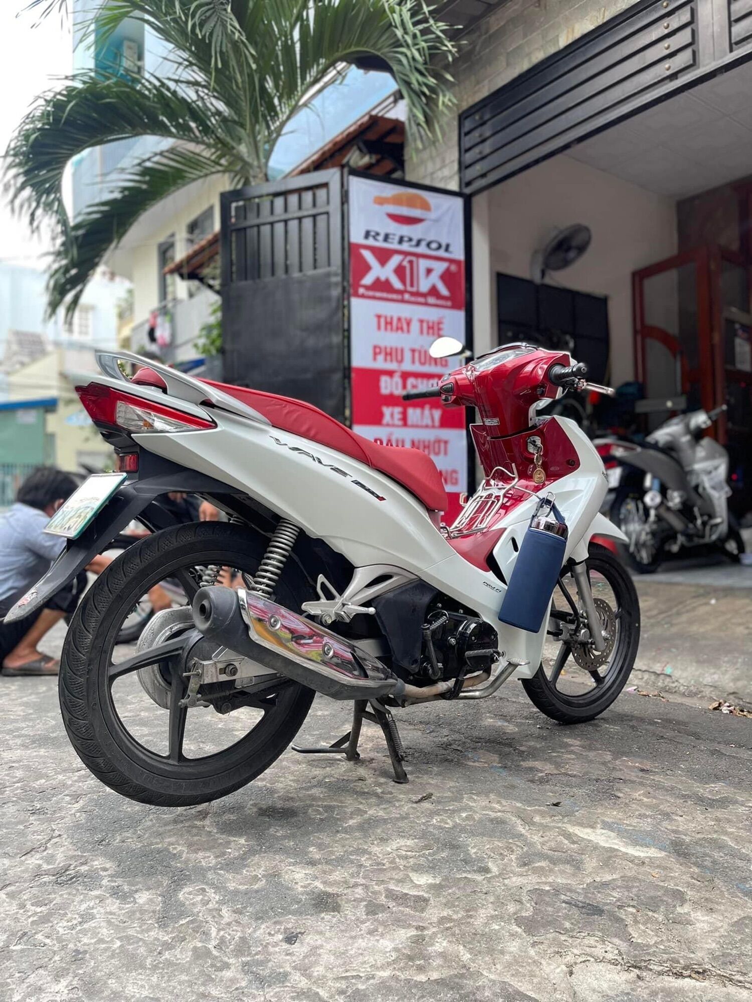 Yếm ổ khóa wave 125i led đời mới màu đỏ < CHÍNH HÃNG HONDA >
