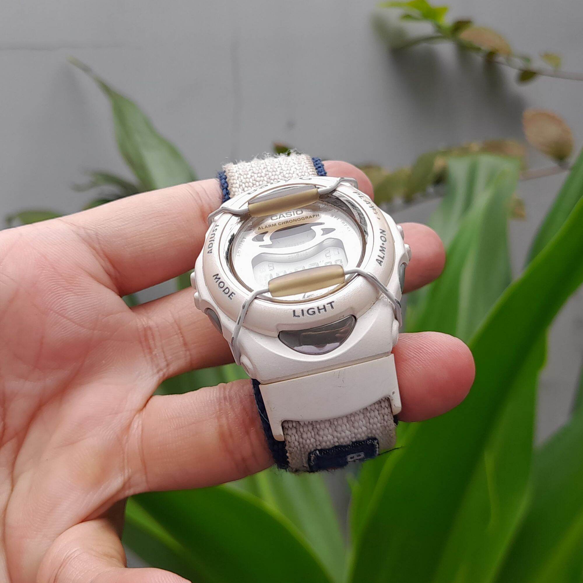 Đồng hồ CASIO BABYG trắng.