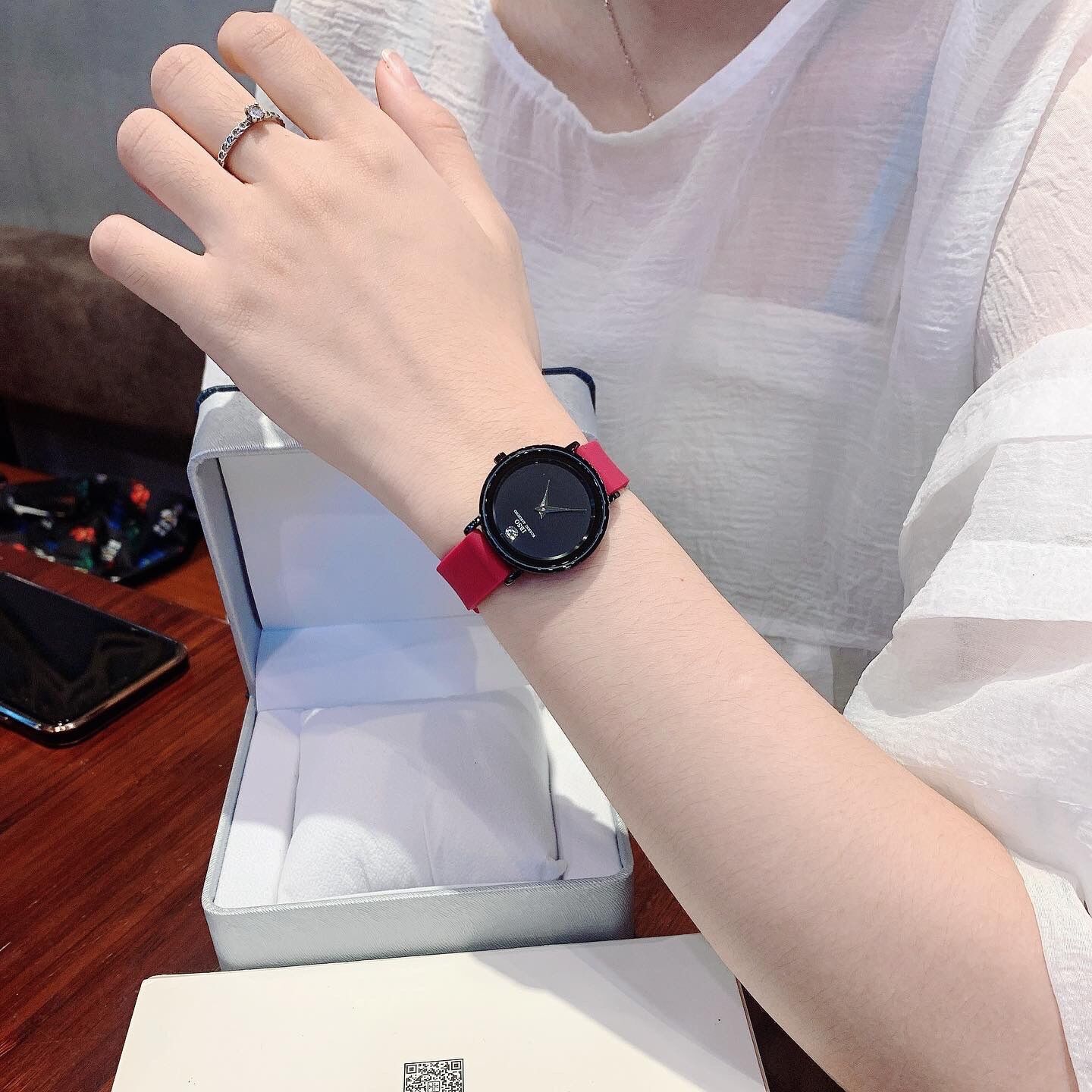 Đồng Hồ Nữ IBSO Mặt Tựa Movado