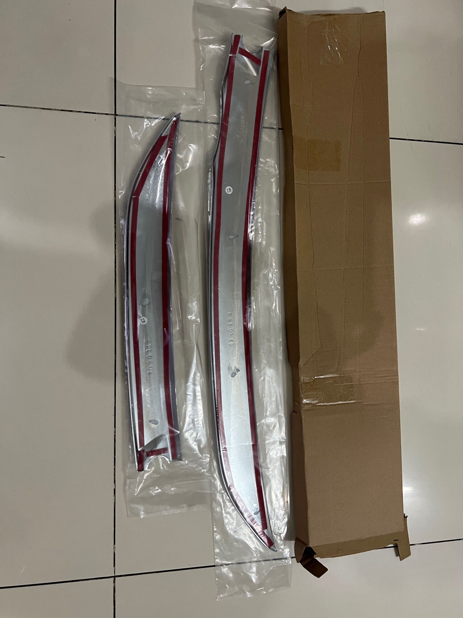 [HCM]Ốp cốp cửa sau mạ Chrome Toyota Rush
