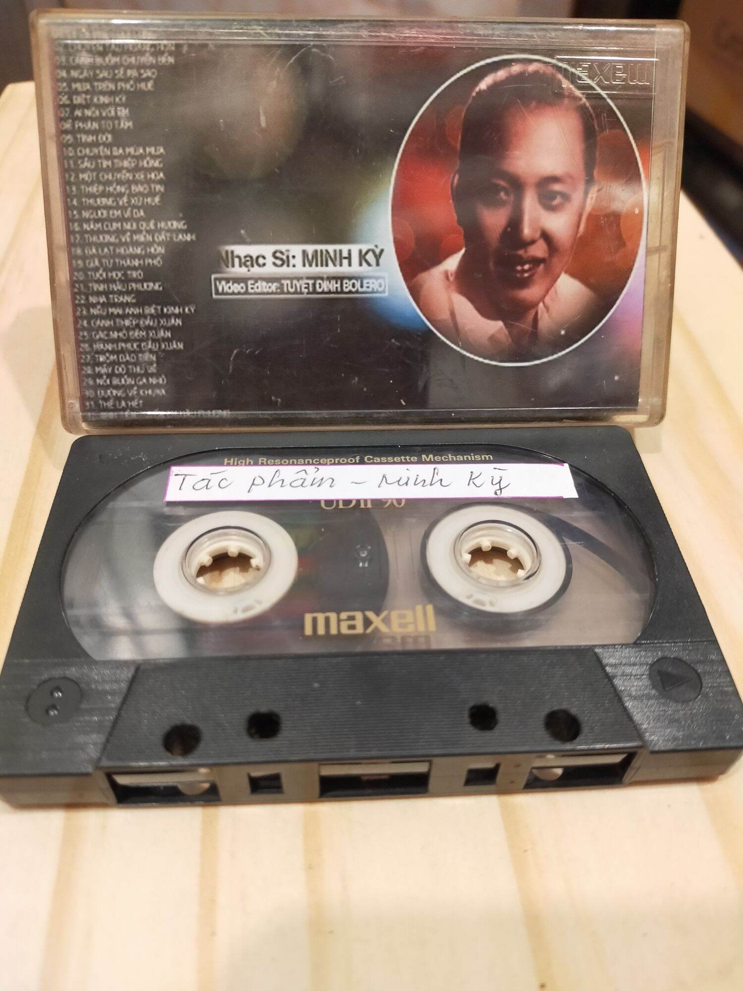 1 băng cassette maxell UD 2 tình khúc Minh Kỳ( lưu ý: đây là băng cũ