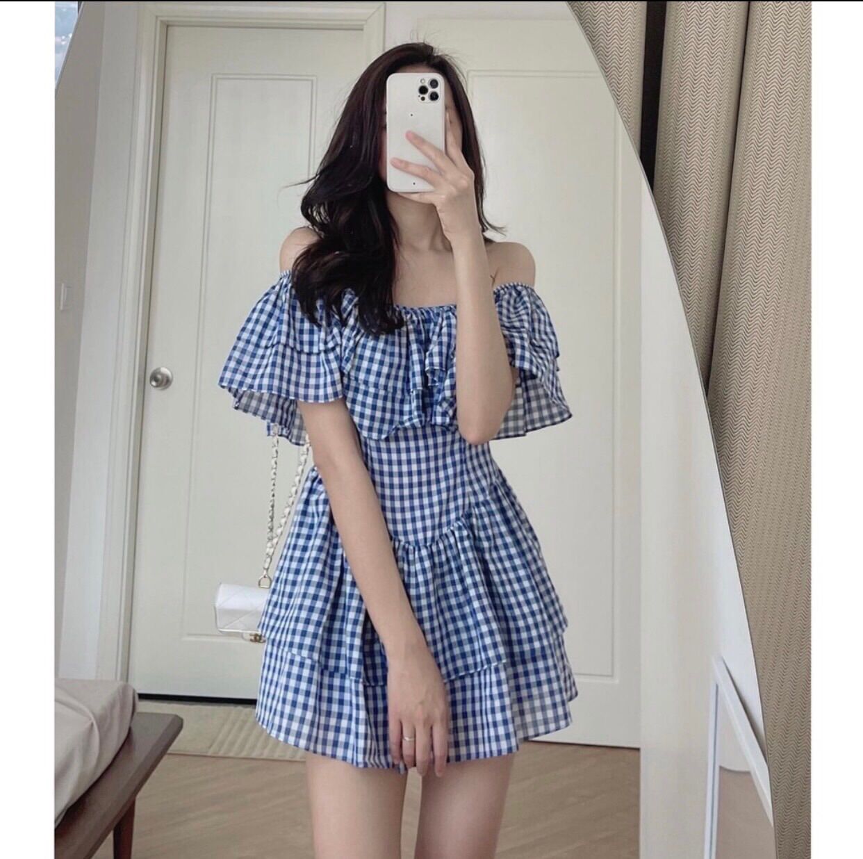 Váy trễ vai bèo chiết eo kẻ caro xanh bồng bềnh, Đầm kẻ mùa hè rực rỡ