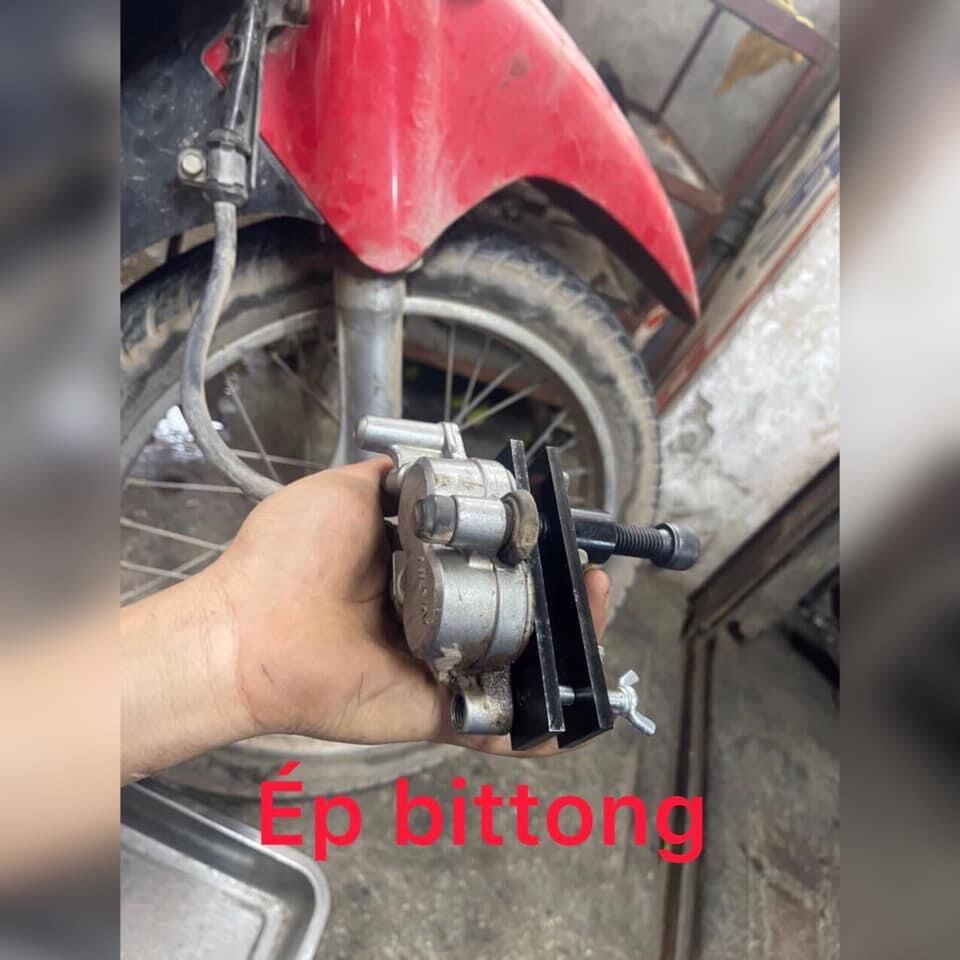 Vam thay má phanh chuyên dụng , ép pittong thắng đĩa