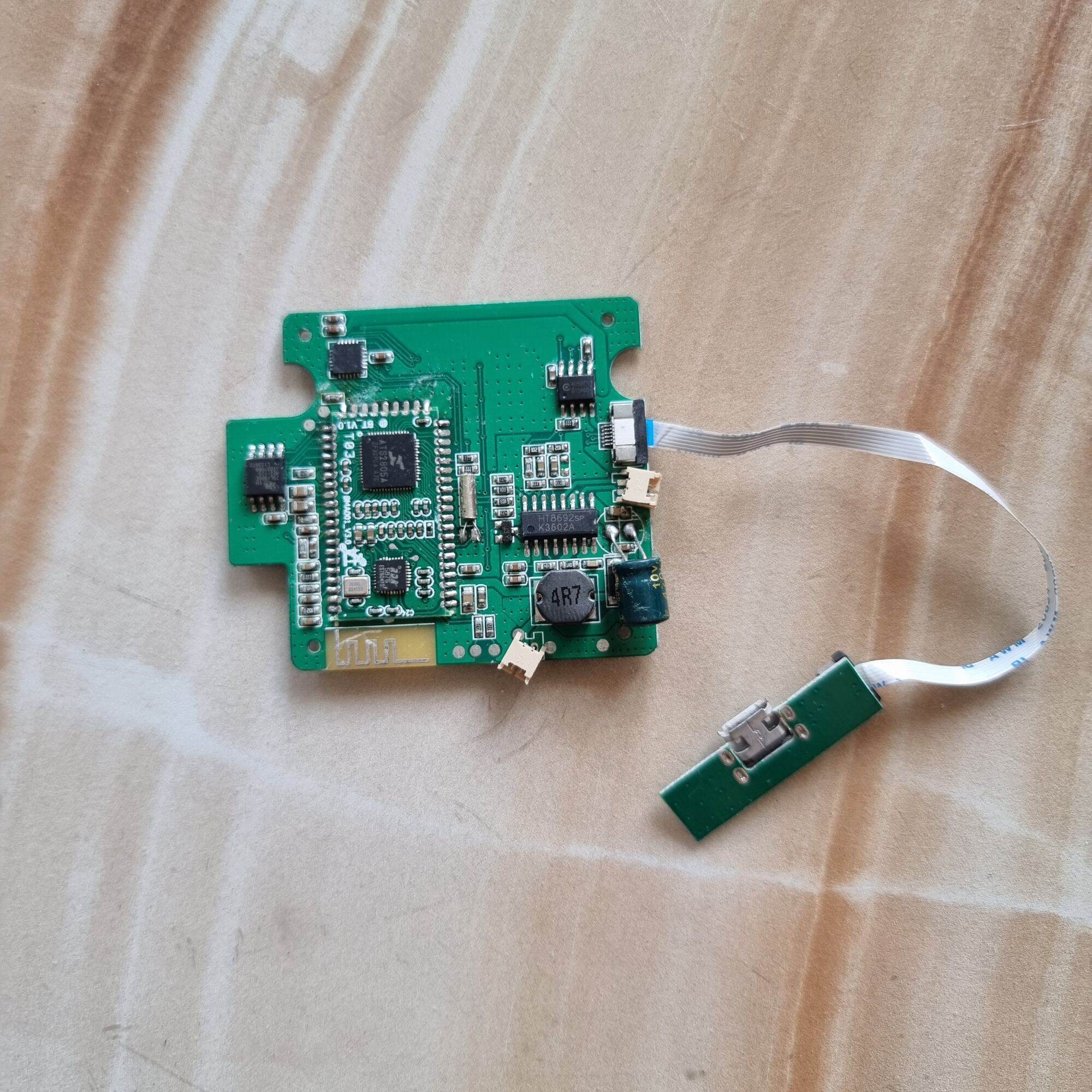 Mạch loa bluetooth 5w ic ht8692.ats2805a cũ