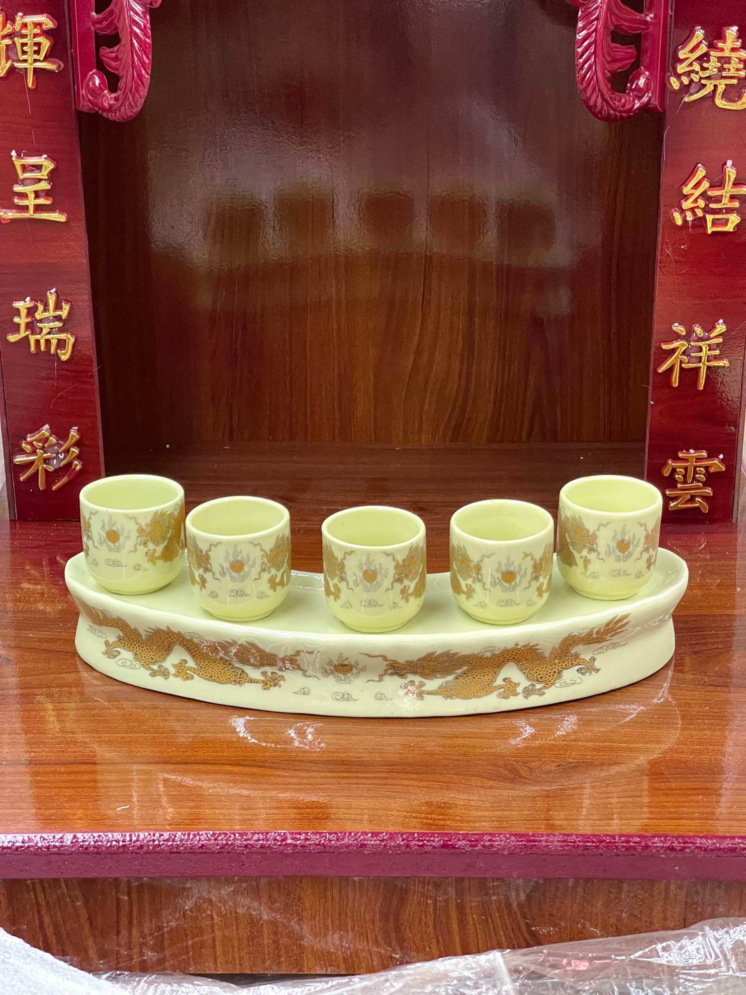 Bộ kỷ chén nước thờ màu vàng kim, bộ kỷ 3 chén thờ, 5 chén thờ cúng gốm sứ Bát Tràng