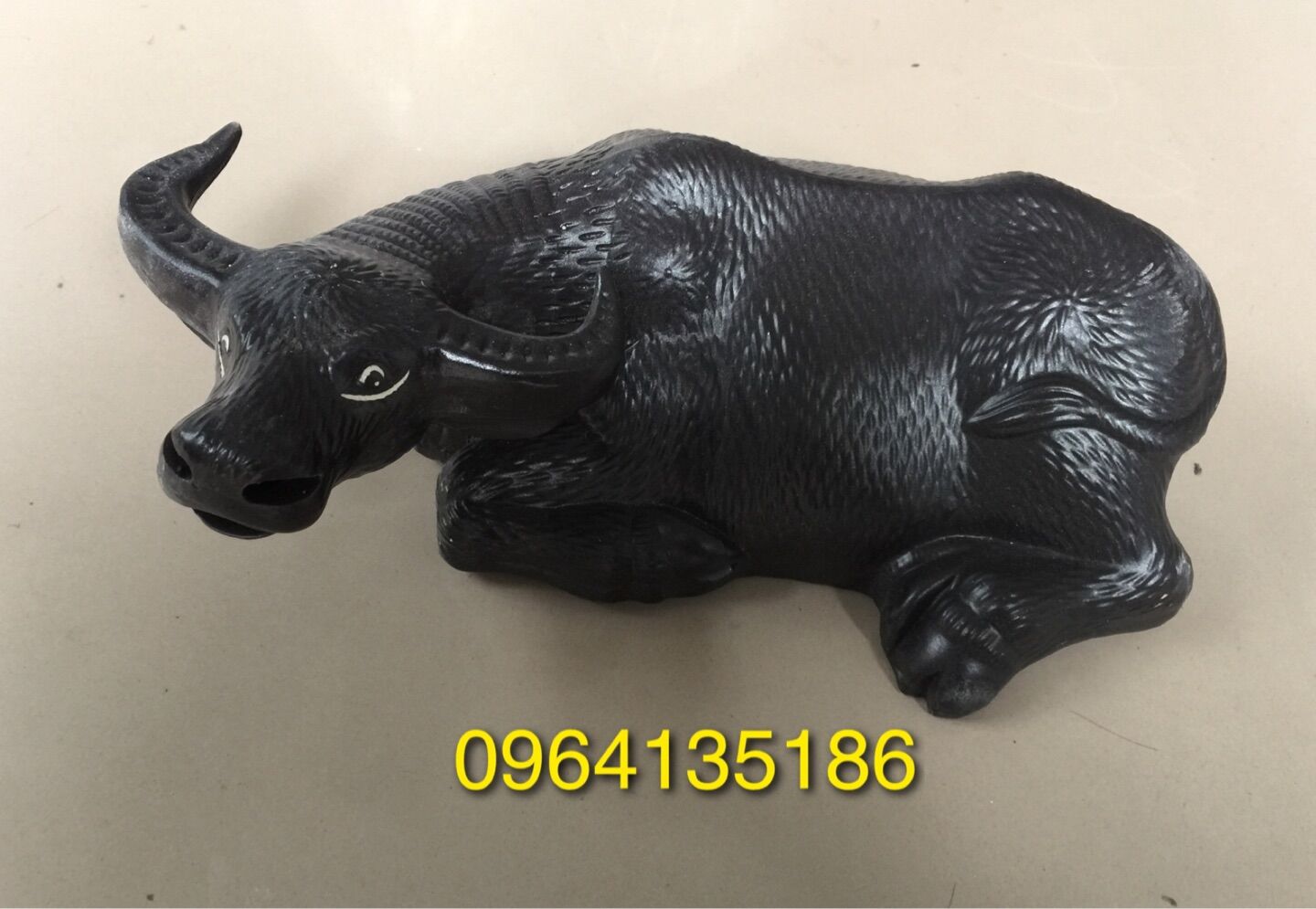 Tượng trâu nằm dài 28cm gốm sứ Bát Tràng