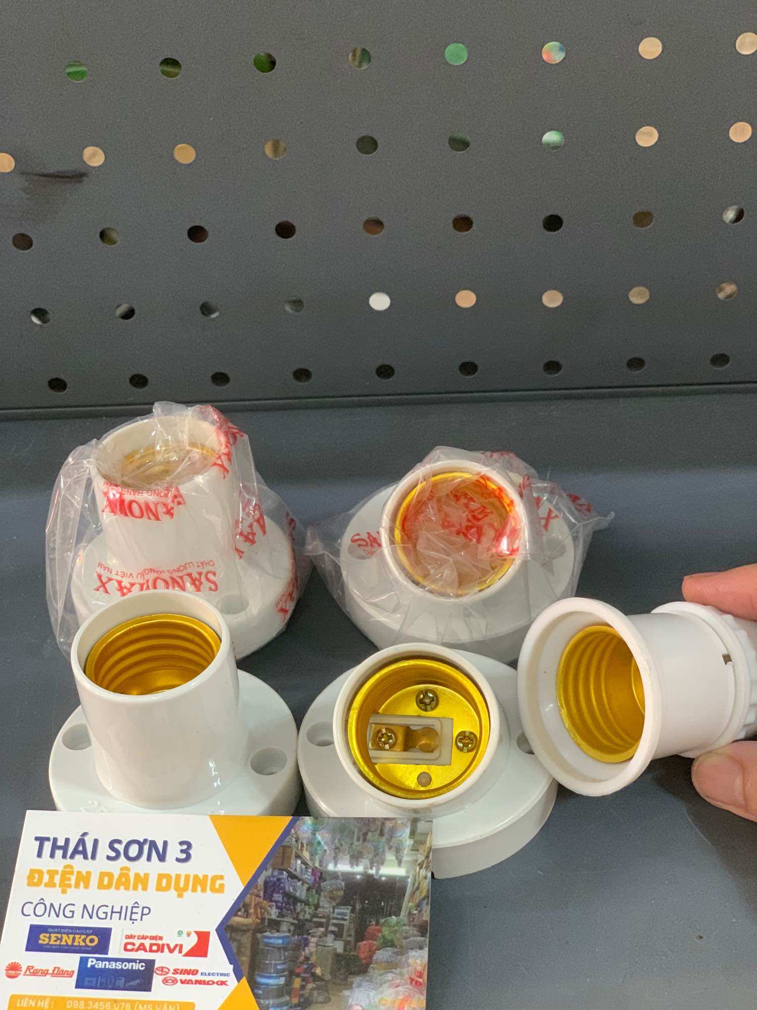 Đuôi đèn Sanomax E27 thông dụng nhiều dạng