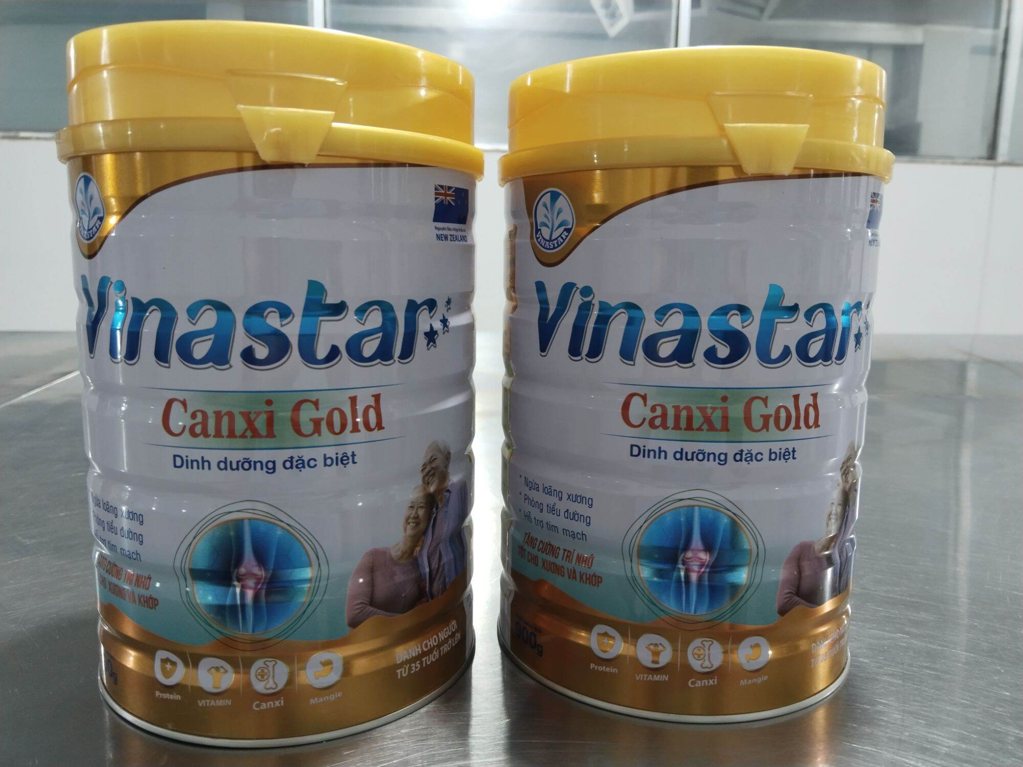 (com bo 2 lon )sữa VINASTAR canxi gold . ngừa loãng xương , phòng tiểu đường và hỗ trợ tim mạch lon 