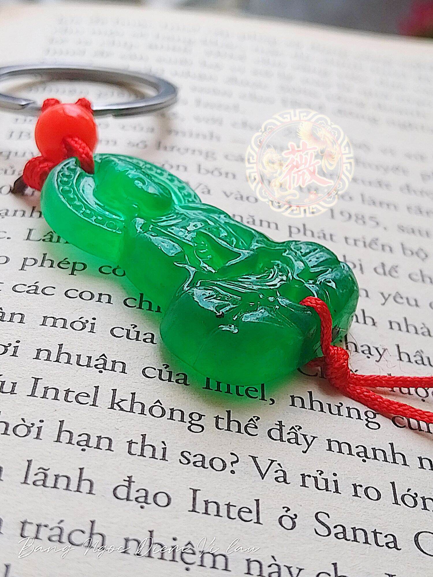 Móc khóa Phật Bà Quan Âm xanh lục bảo